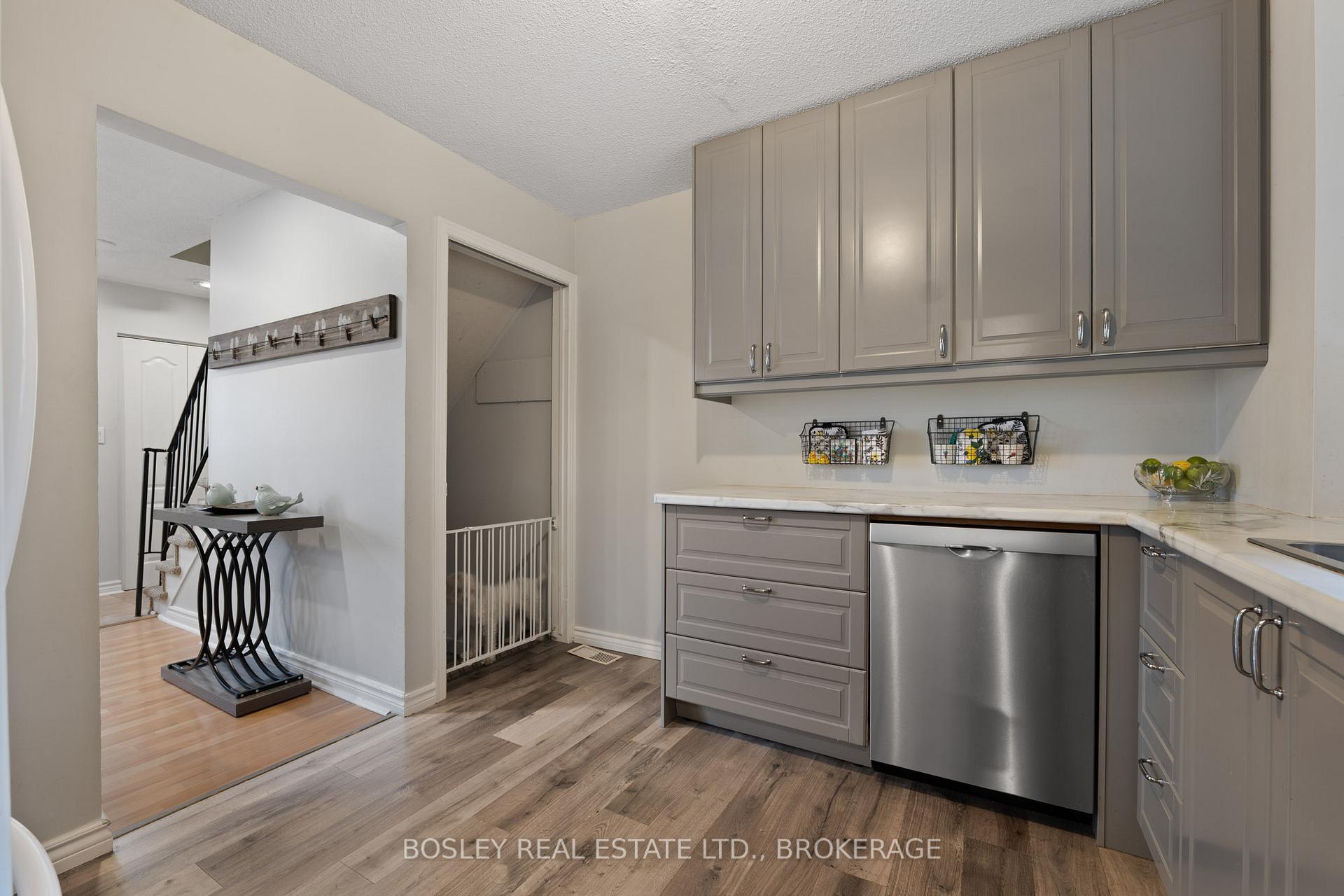 Photo 10 of 26 Allan Drive, St. Catharines, Fairview — HOMEH