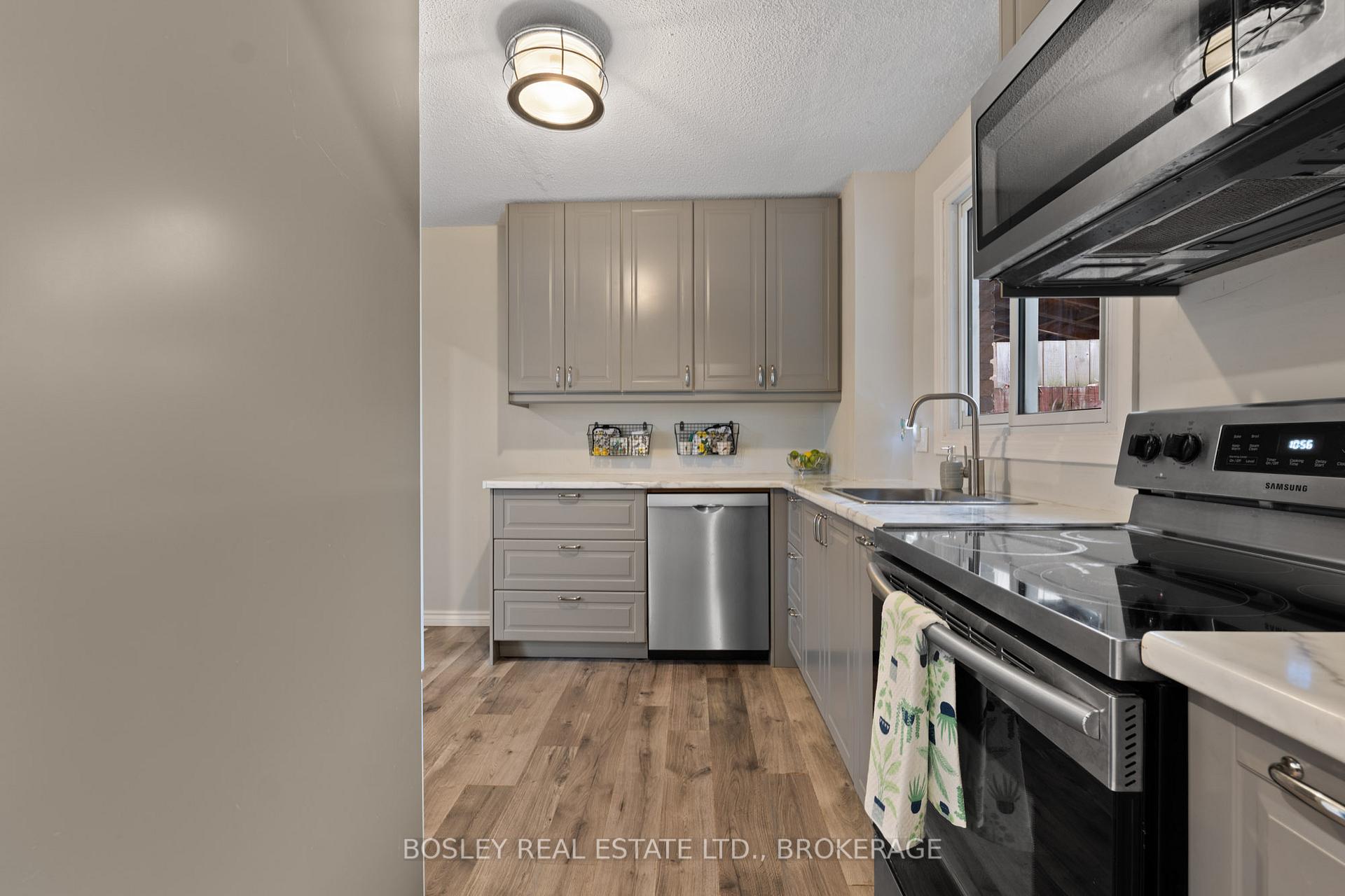 Photo 11 of 26 Allan Drive, St. Catharines, Fairview — HOMEH