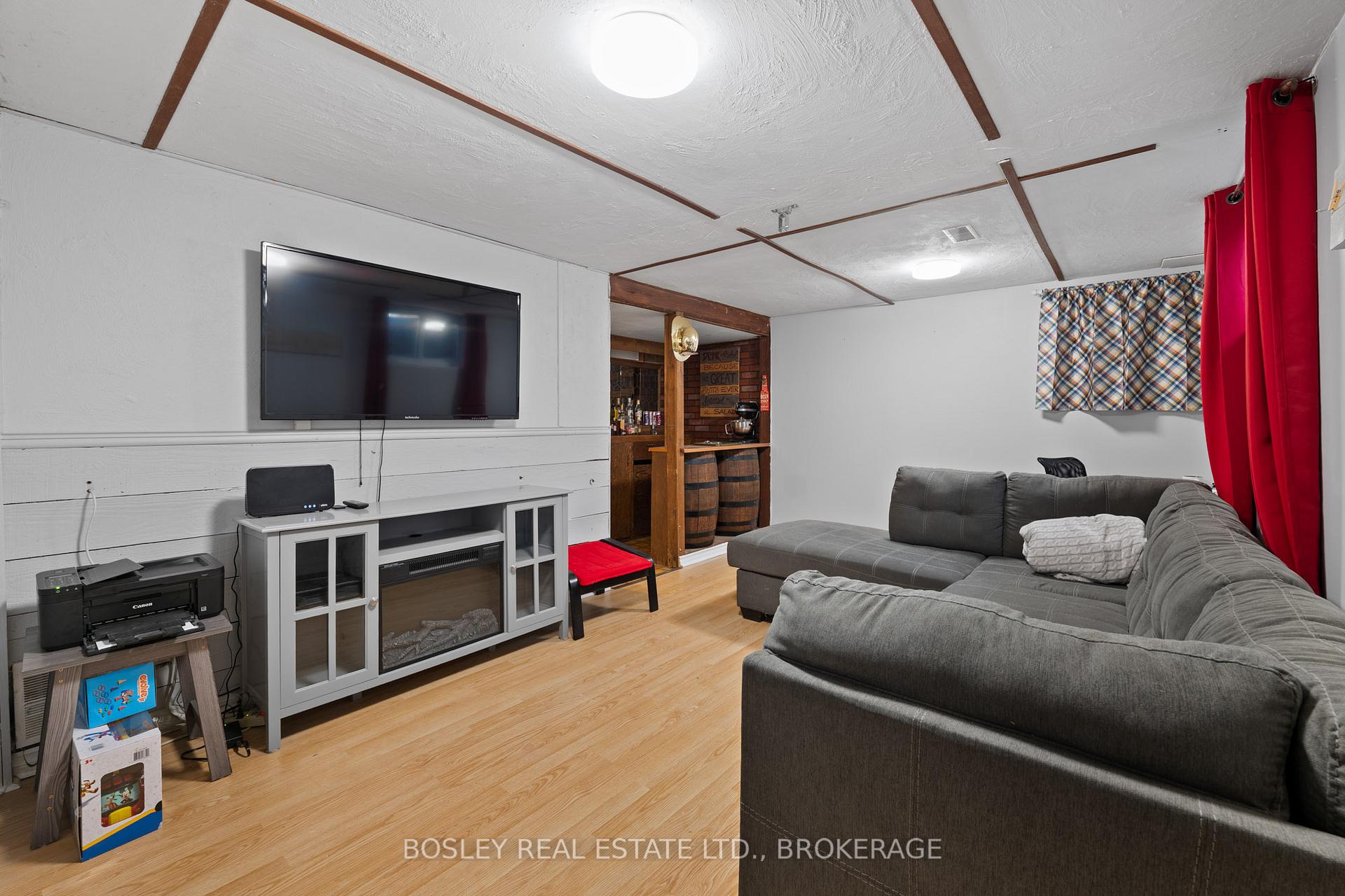 Photo 20 of 26 Allan Drive, St. Catharines, Fairview — HOMEH