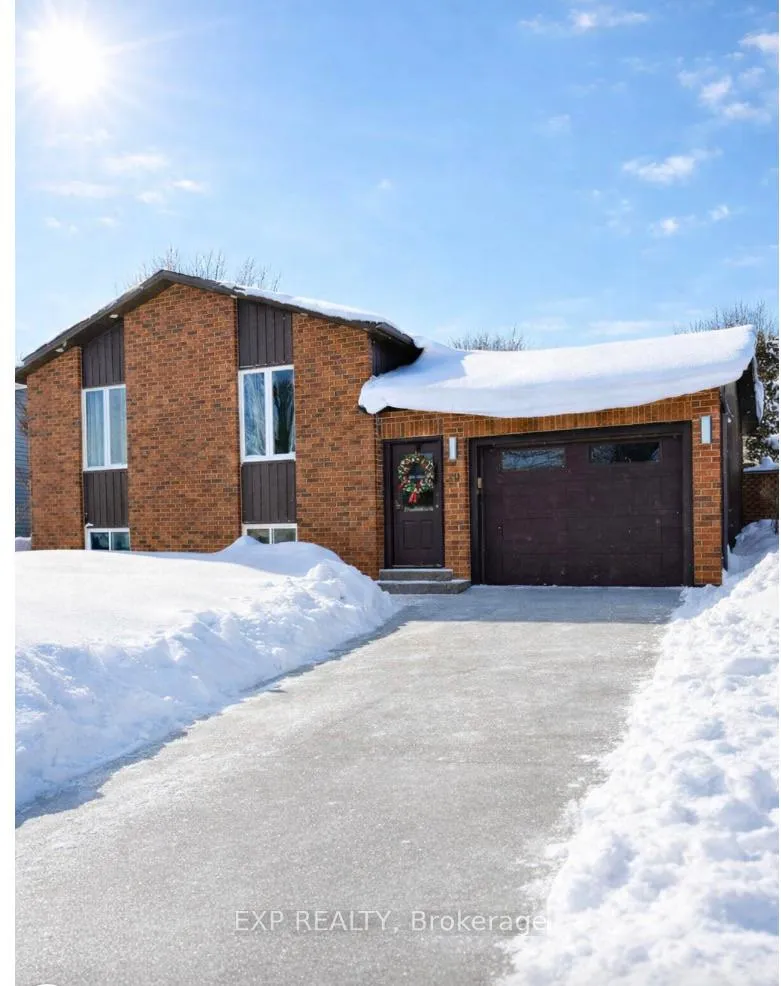 Front of 29 Dunsford Crescent