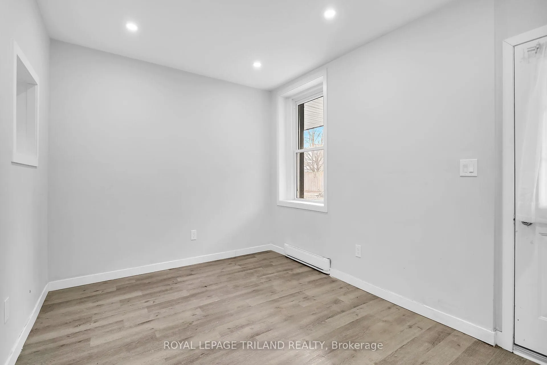 Photo 1 of 11 Scott Street, St. Thomas — HOMEH
