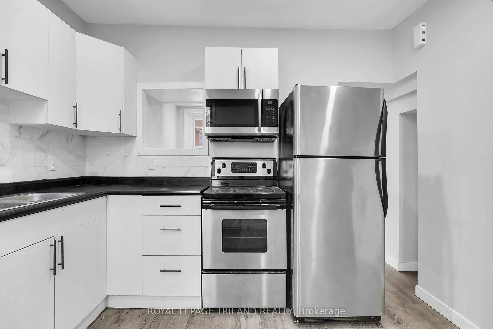 Photo 6 of 11 Scott Street, St. Thomas — HOMEH