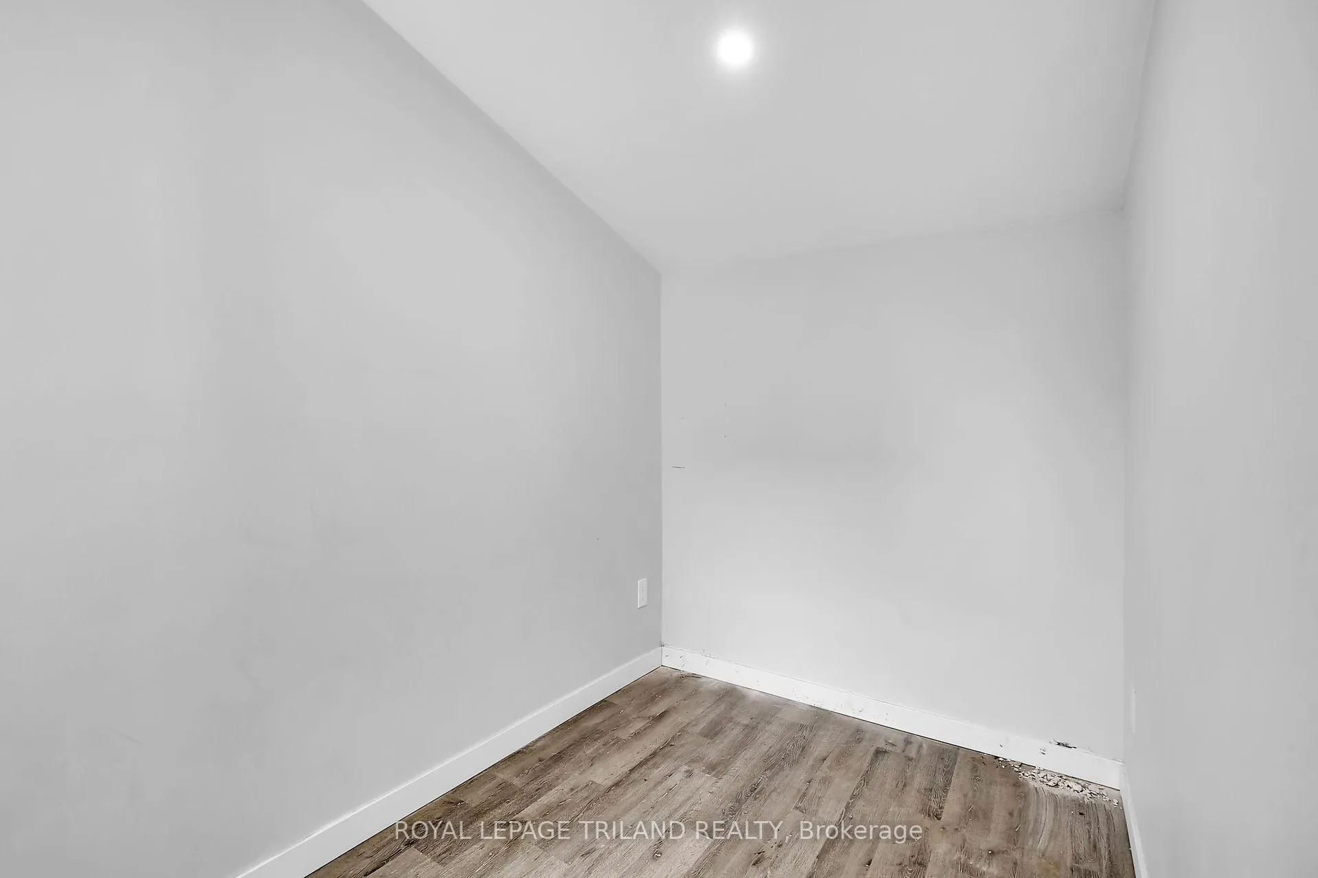 Photo 7 of 11 Scott Street, St. Thomas — HOMEH