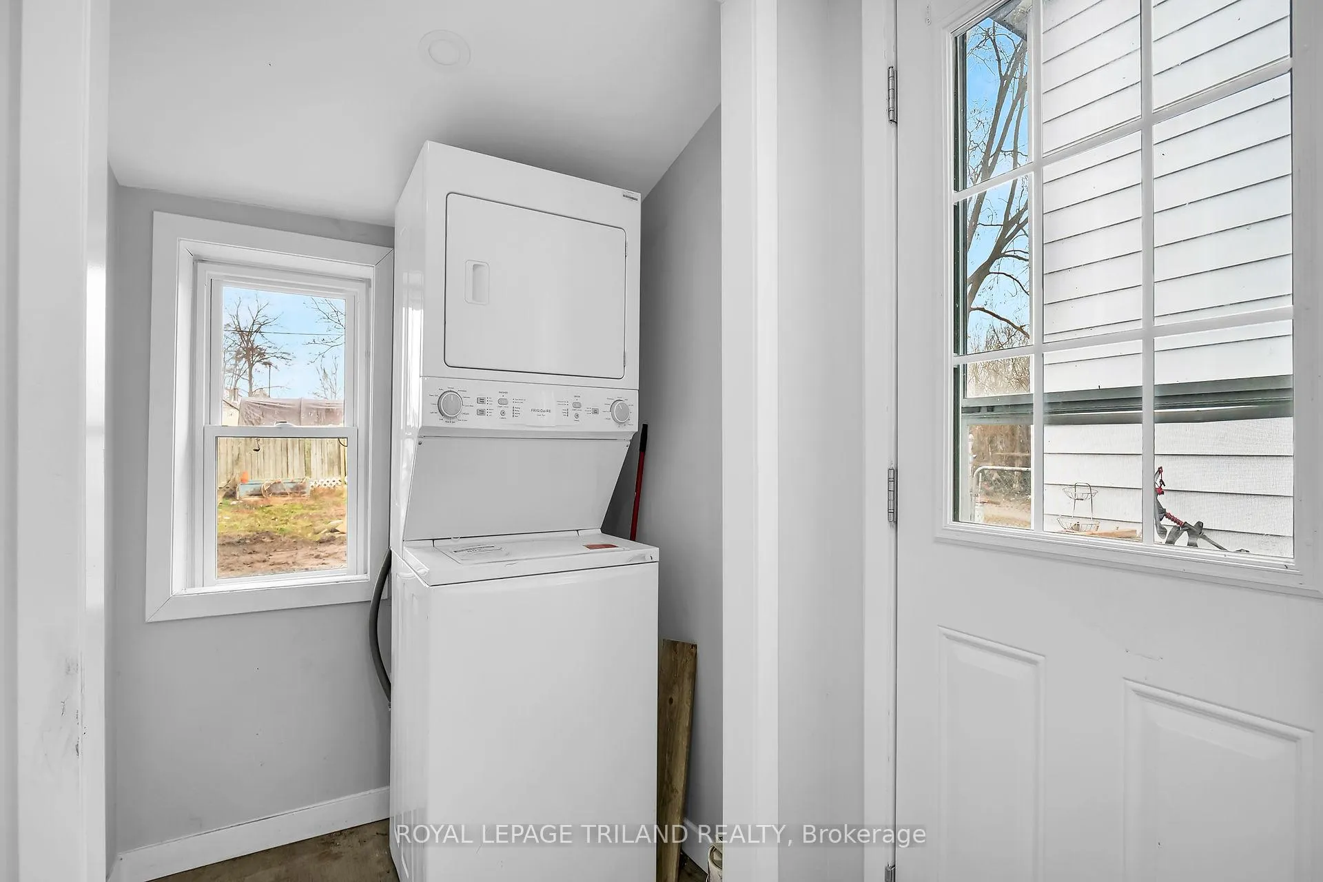 Photo 9 of 11 Scott Street, St. Thomas — HOMEH