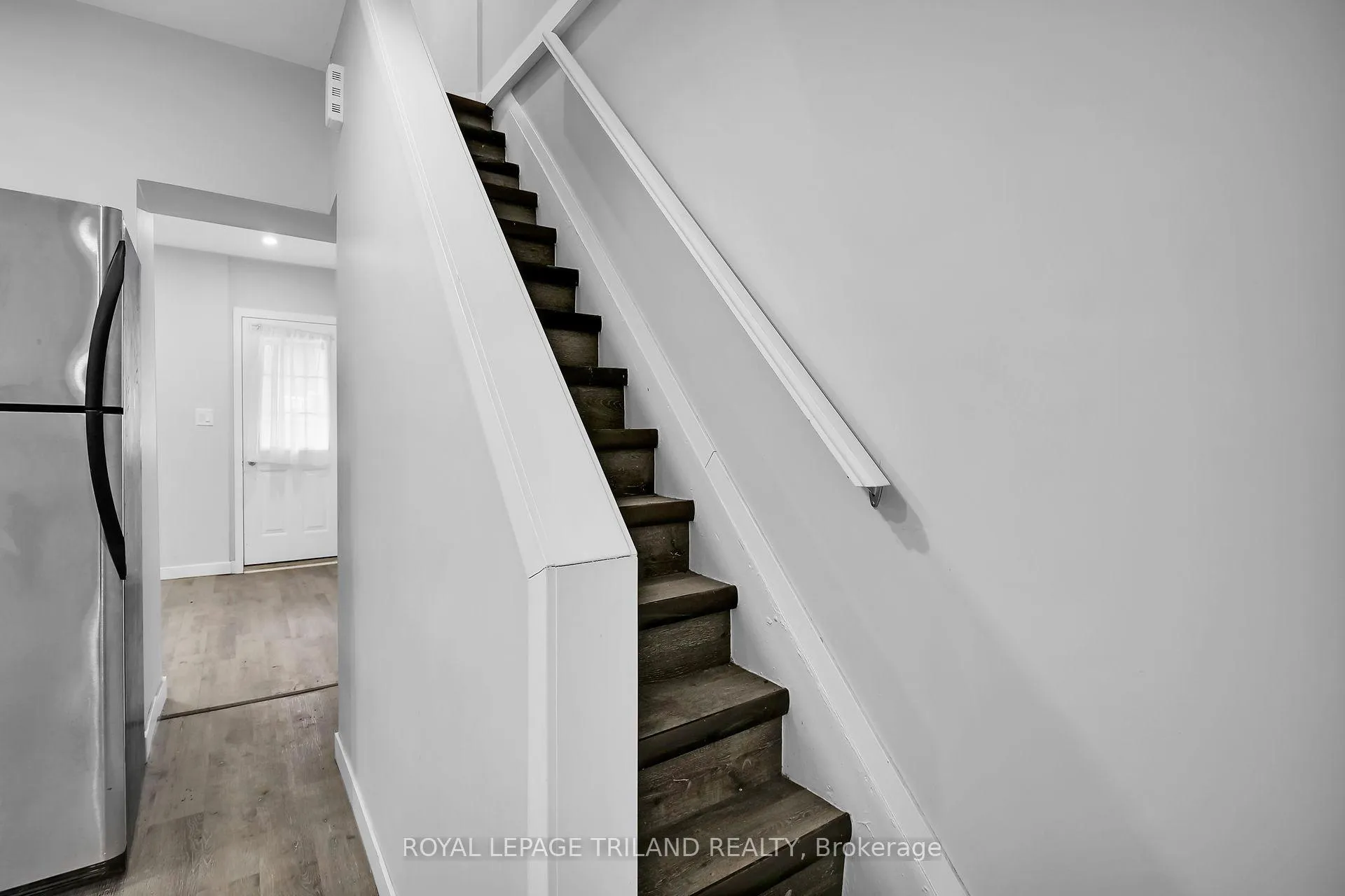 Photo 10 of 11 Scott Street, St. Thomas — HOMEH