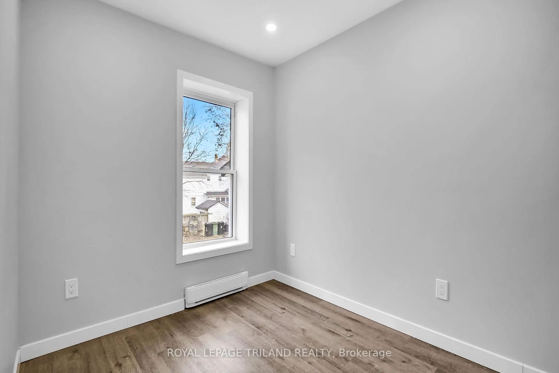 Photo 13 of 11 Scott Street, St. Thomas — HOMEH
