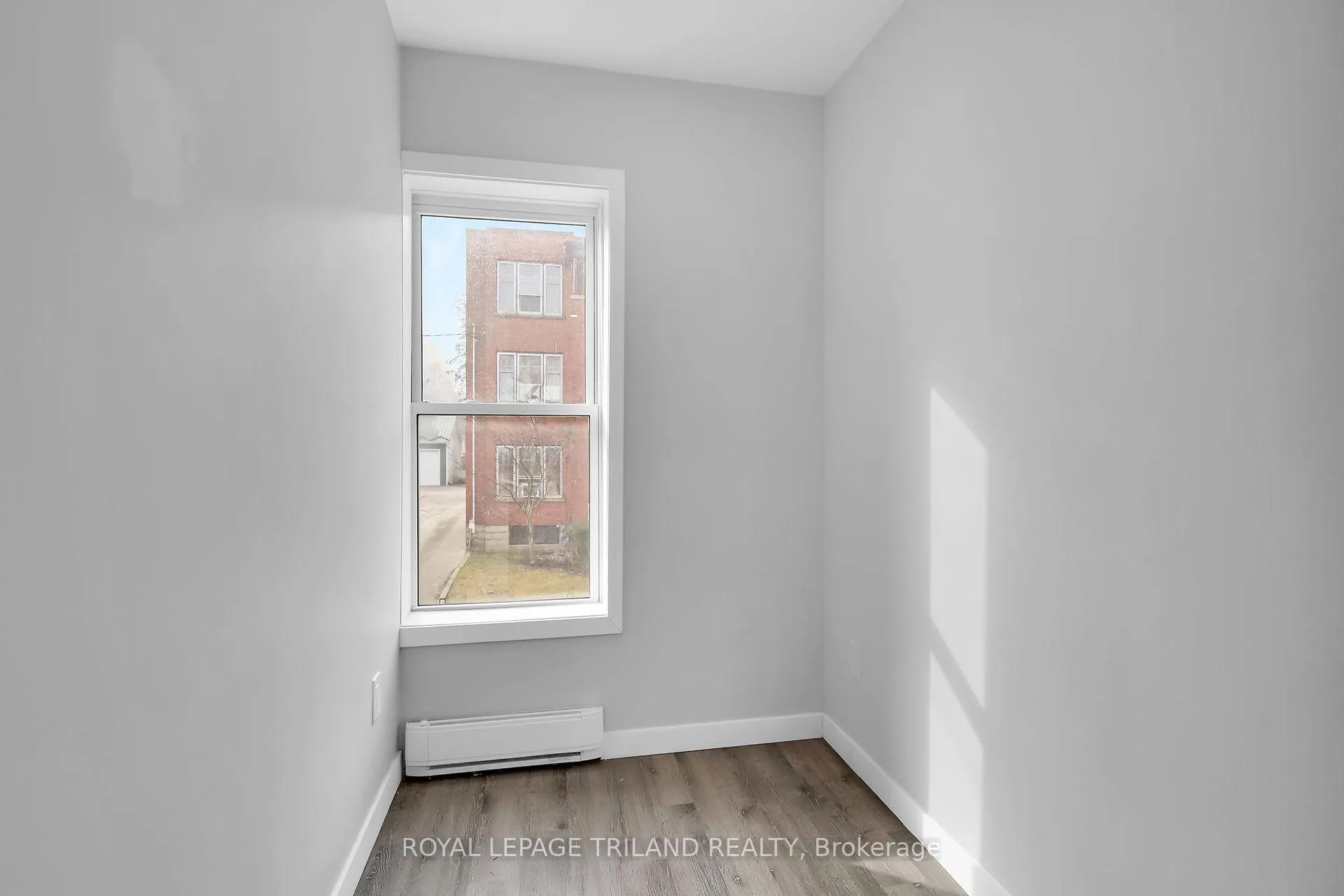 Photo 15 of 11 Scott Street, St. Thomas — HOMEH
