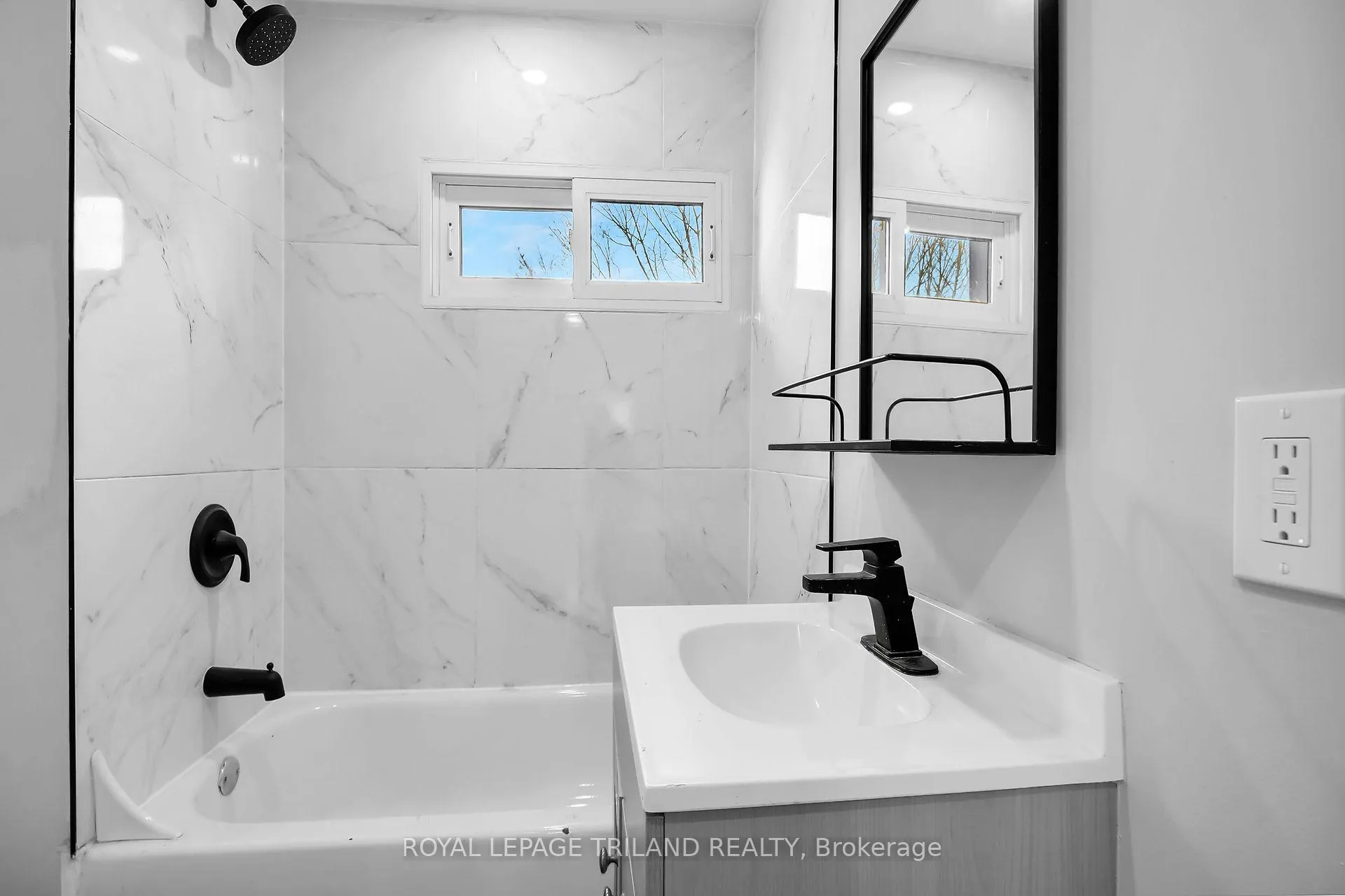 Photo 16 of 11 Scott Street, St. Thomas — HOMEH