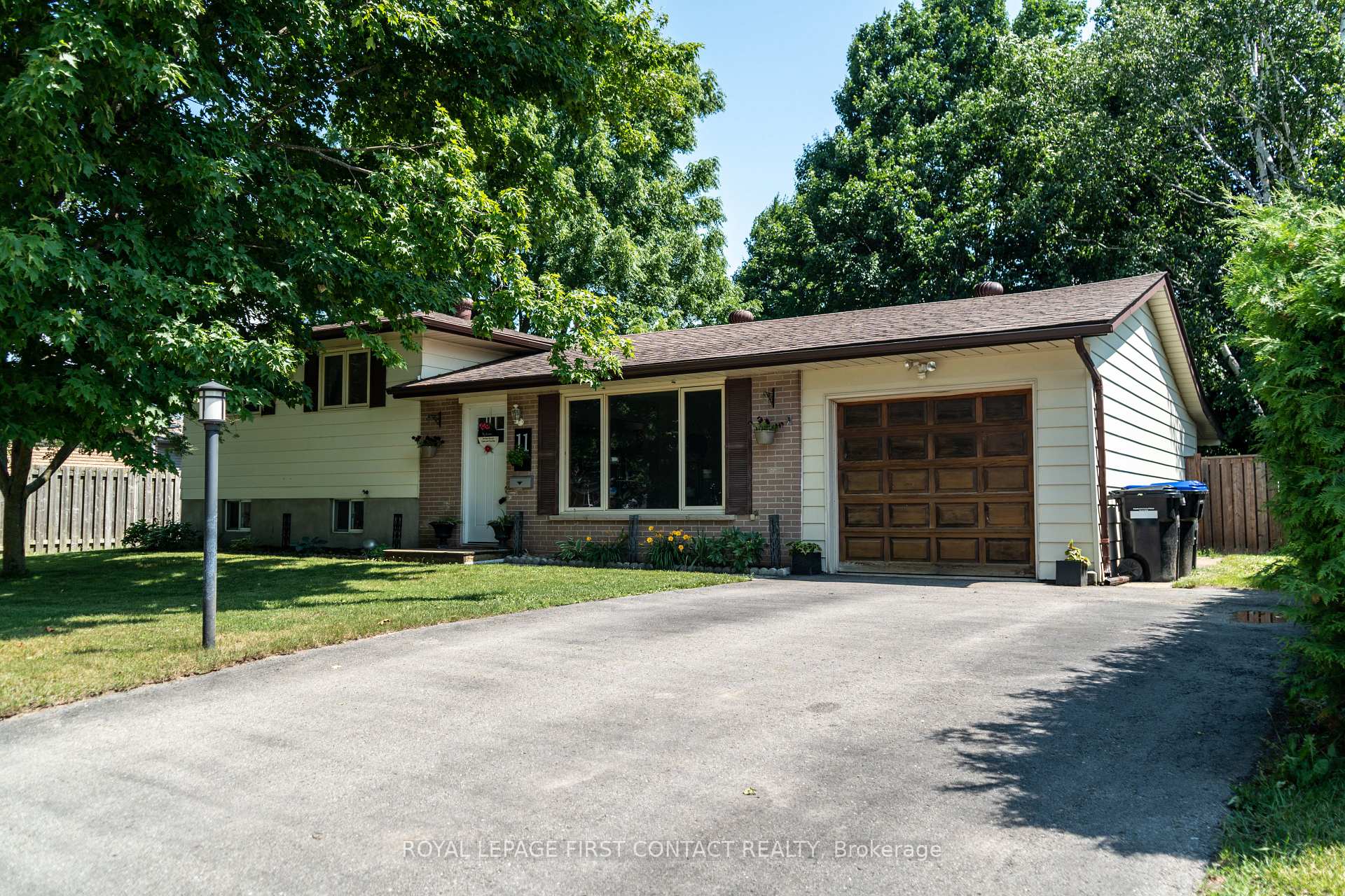 Photo 1 of 11 Ritchie Crescent, Springwater, Elmvale — HOMEH