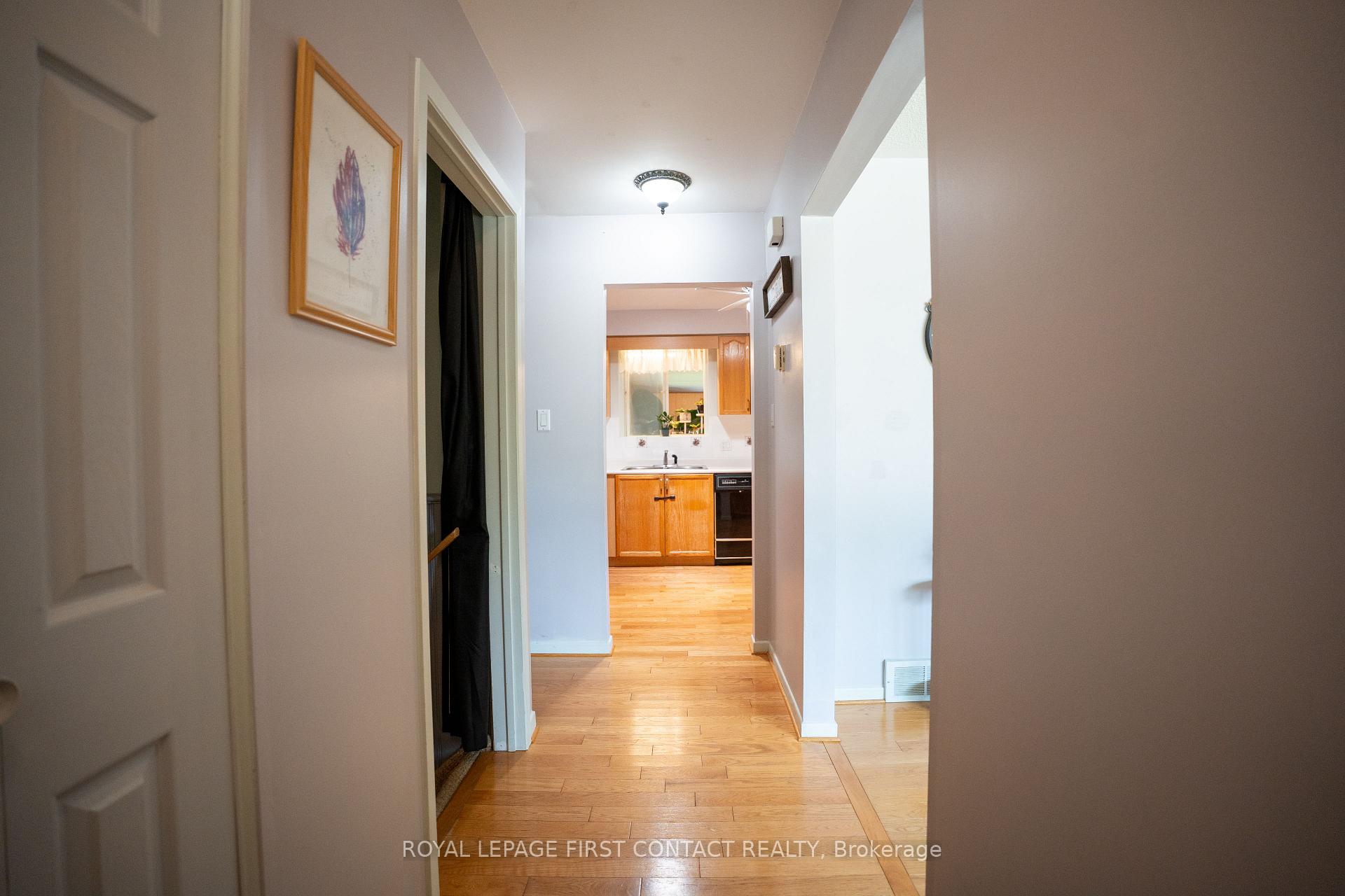 Photo 4 of 11 Ritchie Crescent, Springwater, Elmvale — HOMEH