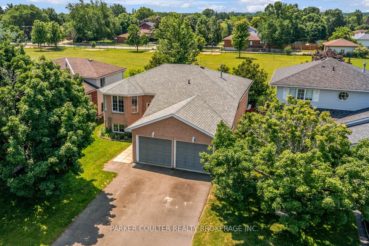 Photo 1 of 32 Ritchie Crescent, Springwater, Elmvale — HOMEH