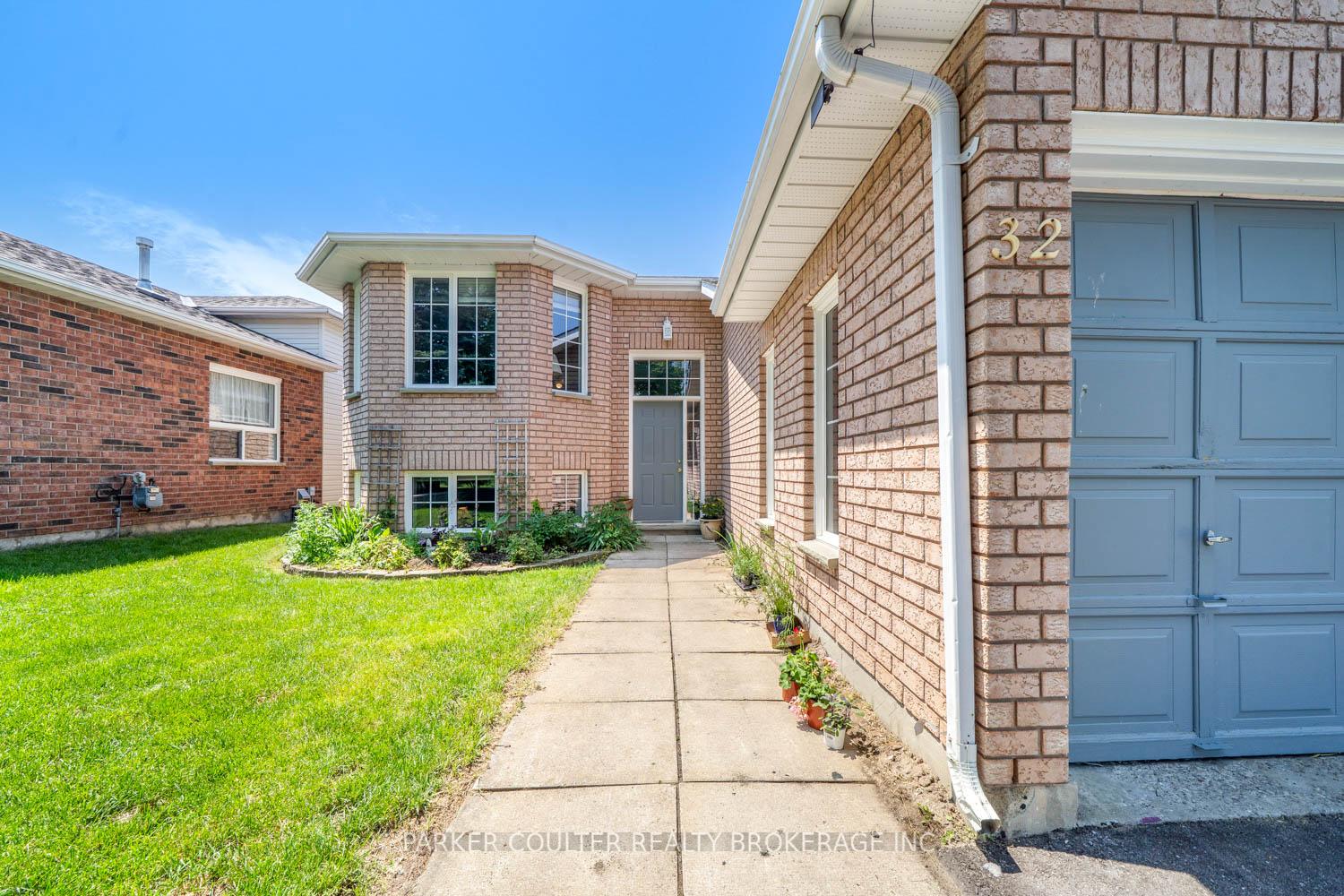 Photo 3 of 32 Ritchie Crescent, Springwater, Elmvale — HOMEH