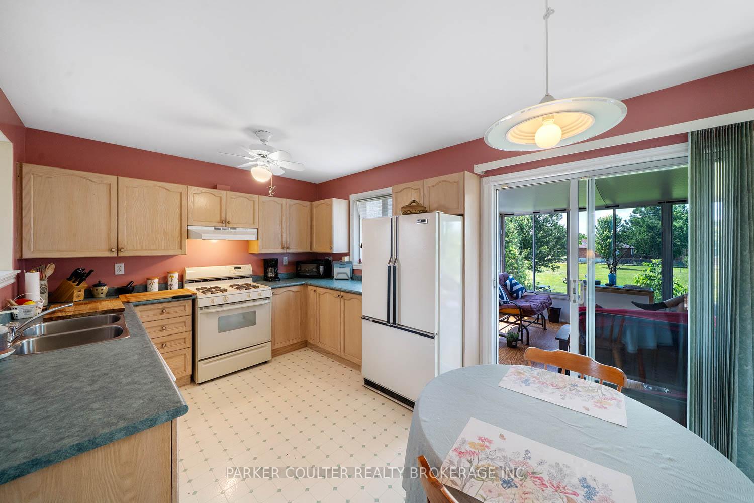 Photo 9 of 32 Ritchie Crescent, Springwater, Elmvale — HOMEH