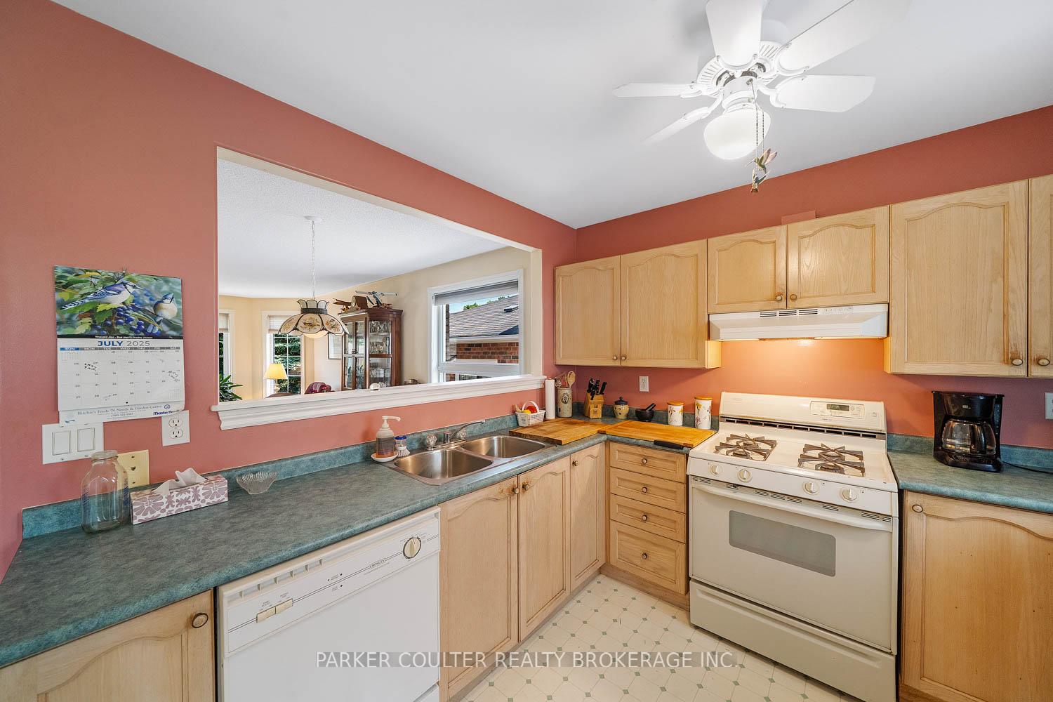 Photo 10 of 32 Ritchie Crescent, Springwater, Elmvale — HOMEH