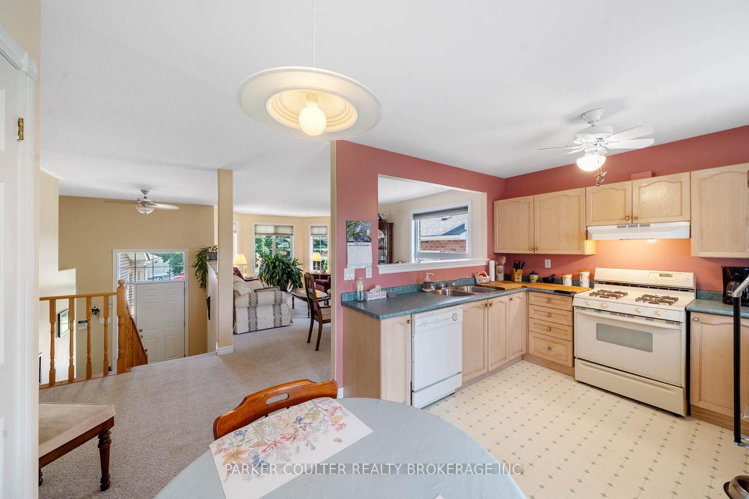 Photo 11 of 32 Ritchie Crescent, Springwater, Elmvale — HOMEH