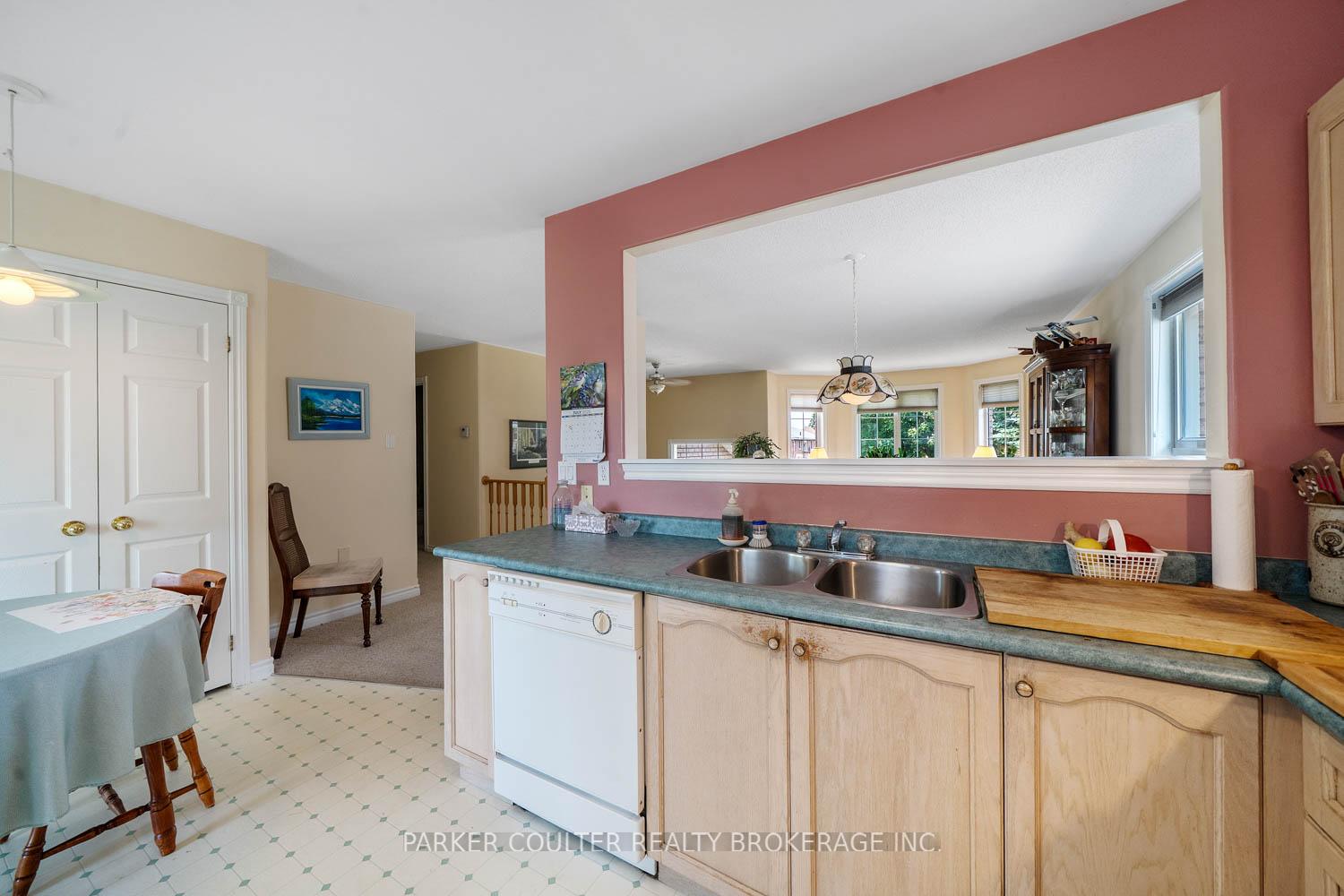 Photo 12 of 32 Ritchie Crescent, Springwater, Elmvale — HOMEH