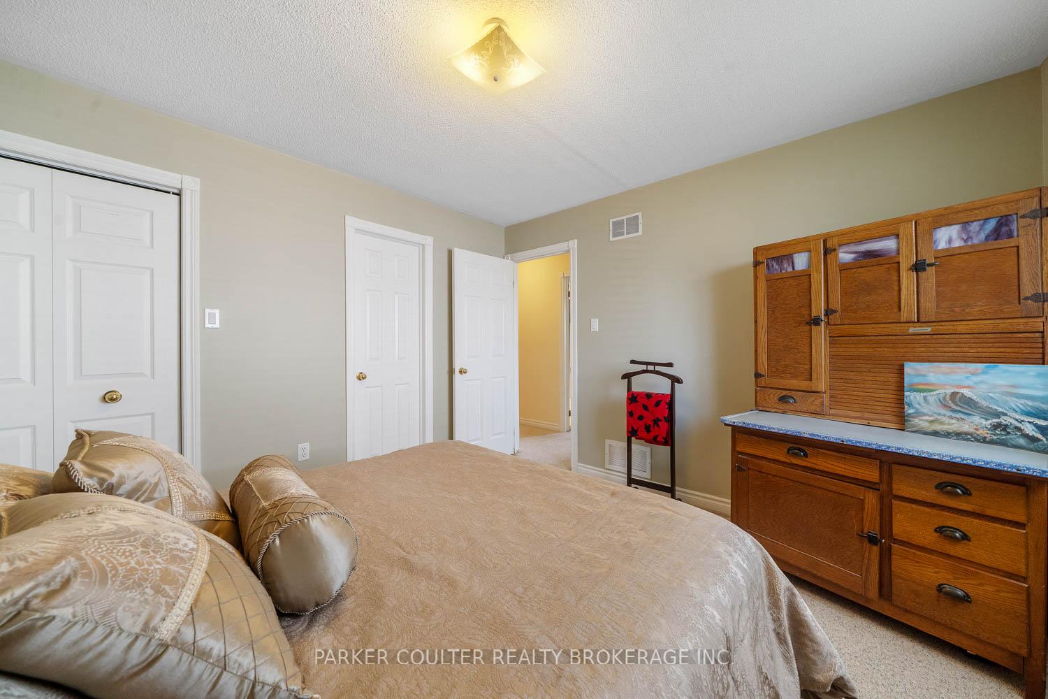 Photo 15 of 32 Ritchie Crescent, Springwater, Elmvale — HOMEH