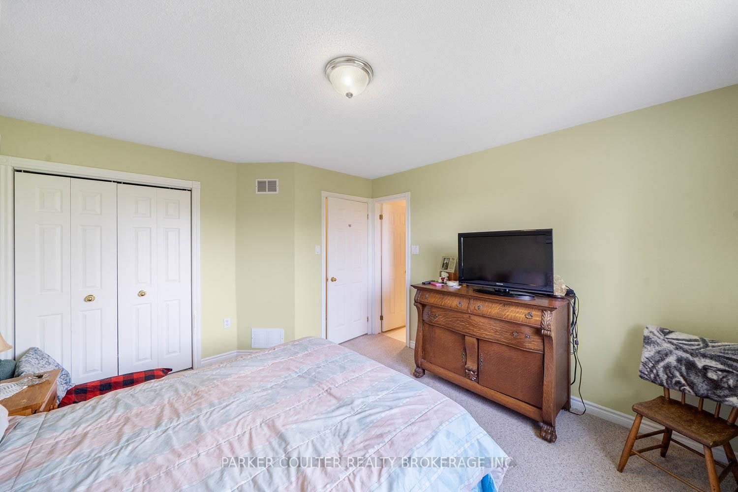 Photo 17 of 32 Ritchie Crescent, Springwater, Elmvale — HOMEH