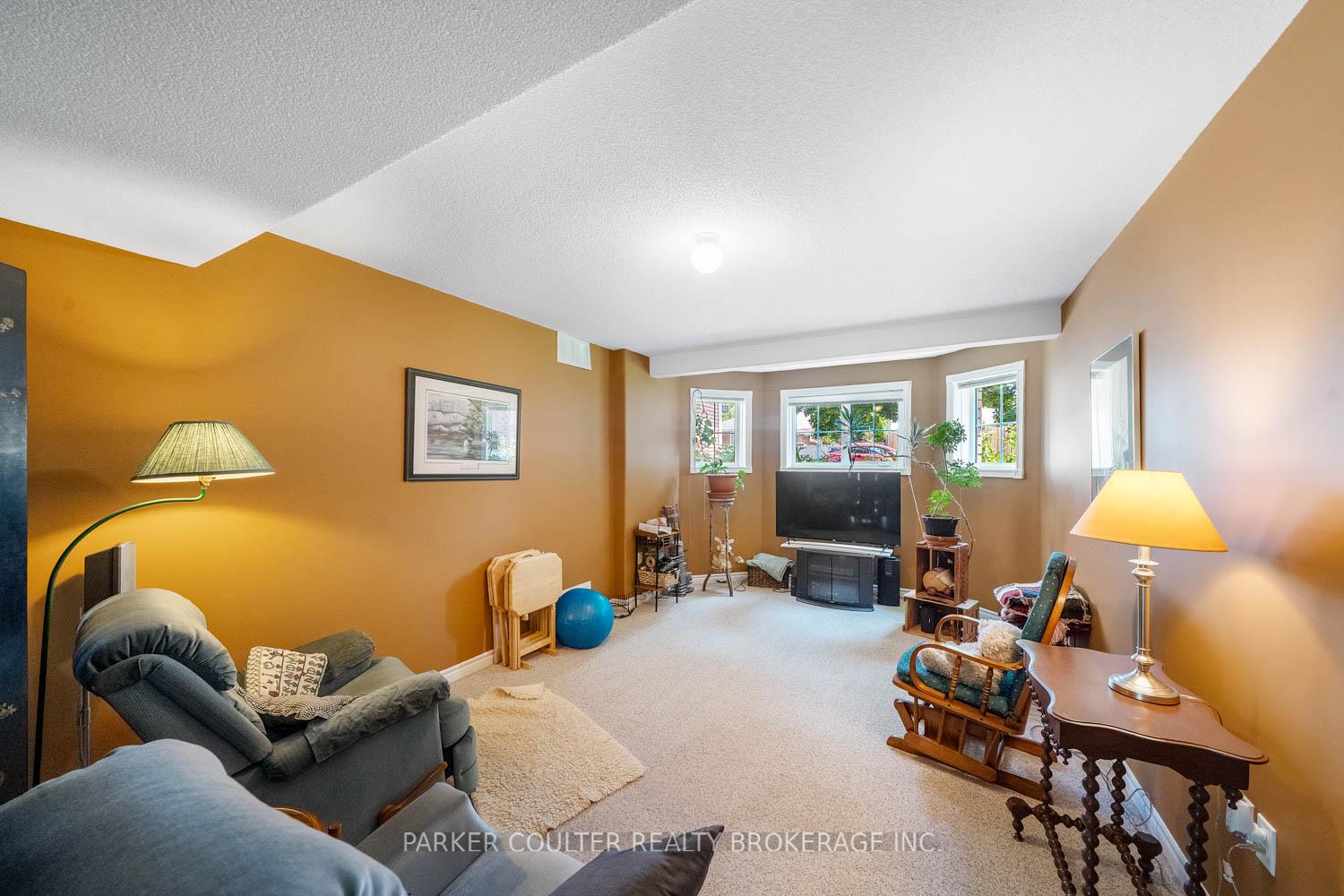 Photo 23 of 32 Ritchie Crescent, Springwater, Elmvale — HOMEH