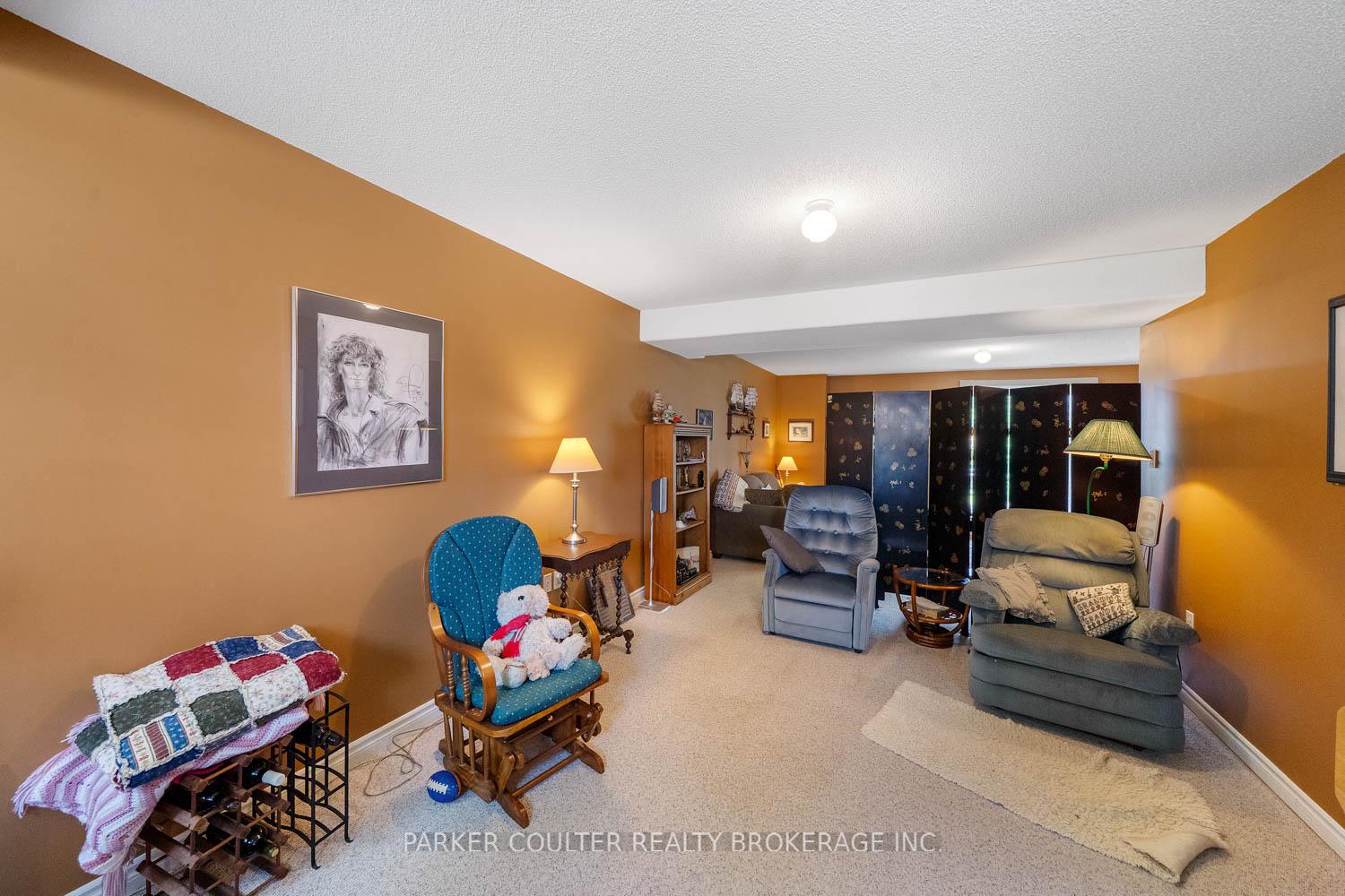 Photo 24 of 32 Ritchie Crescent, Springwater, Elmvale — HOMEH