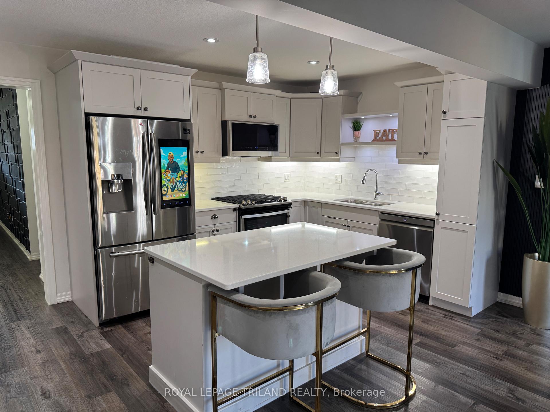 Photo 6 of Unit UPPER, 41 Cortland Terrace, St. Thomas — HOMEH