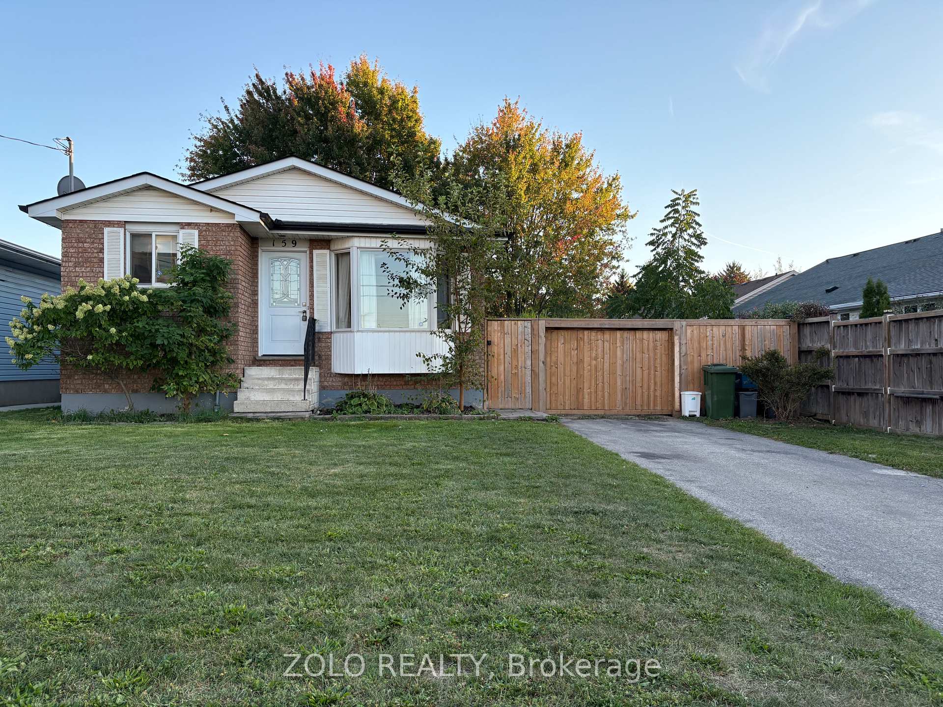 Photo 2 of 159 Erie Street, St. Thomas — HOMEH