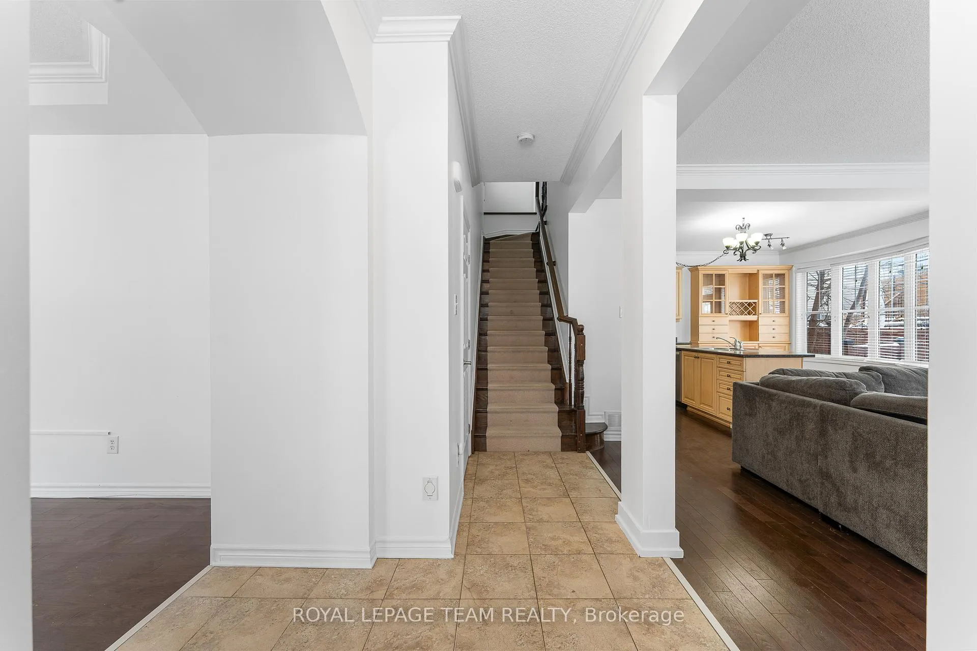 Photo 6 of 221 Kohilo Crescent, Ottawa, Stittsville (North) — HOMEH