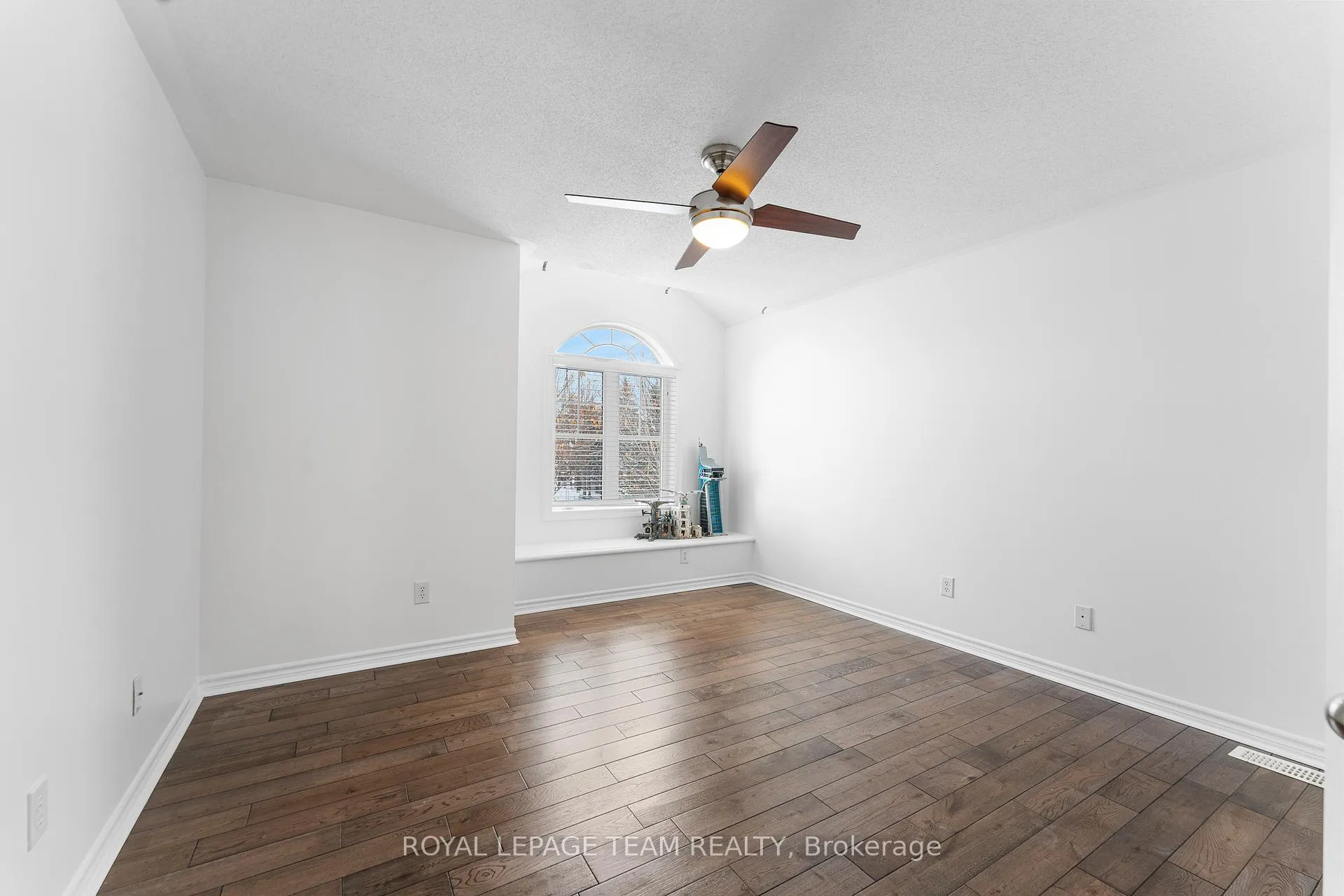 Photo 34 of 221 Kohilo Crescent, Ottawa, Stittsville (North) — HOMEH