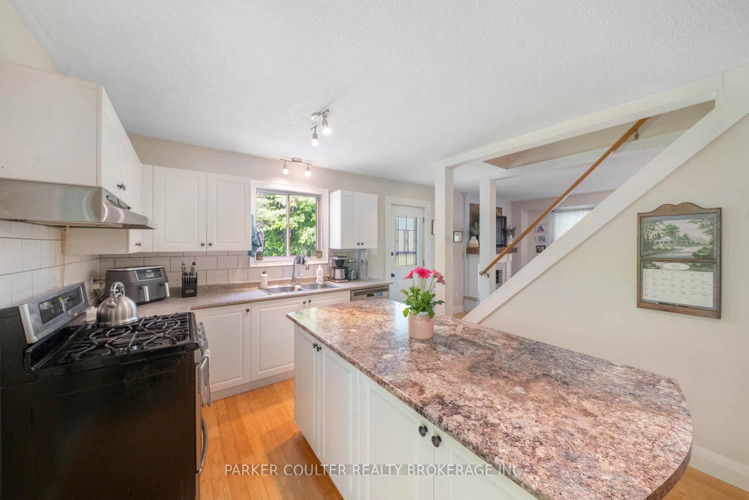 Photo 14 of 2352 Mcdonald Road, Springwater, Rural Springwater — HOMEH