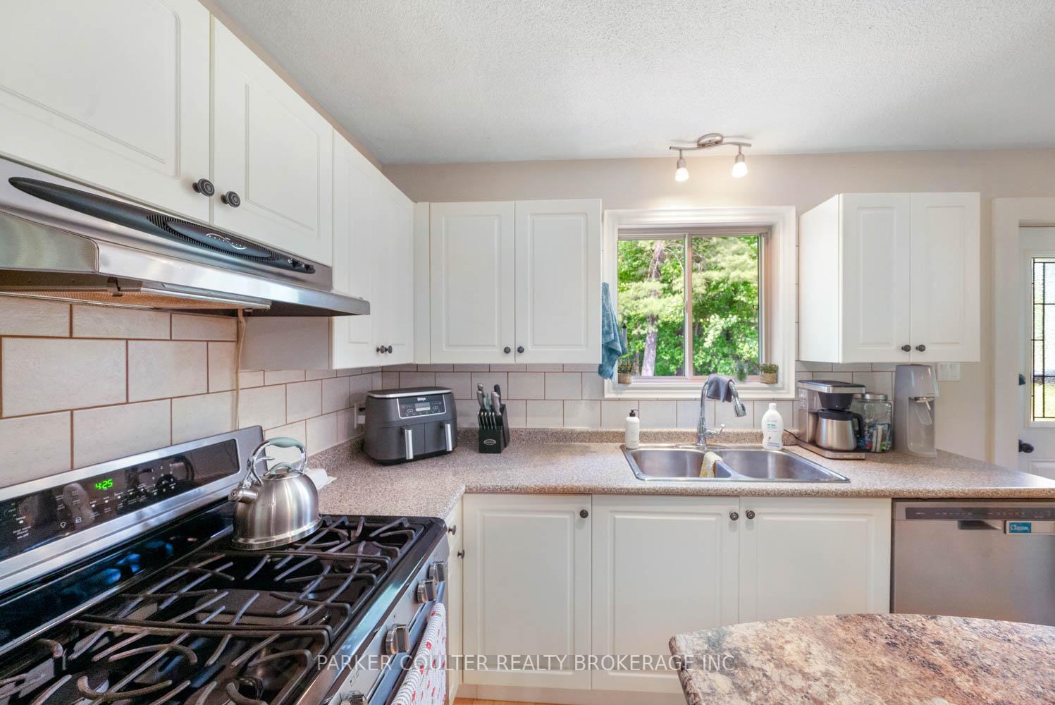 Photo 15 of 2352 Mcdonald Road, Springwater, Rural Springwater — HOMEH