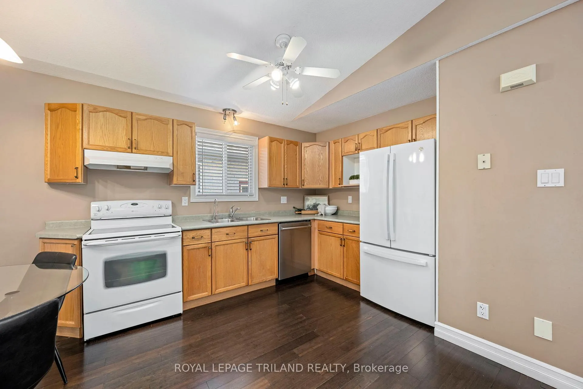 Photo 4 of 57 Axford Parkway, St. Thomas — HOMEH