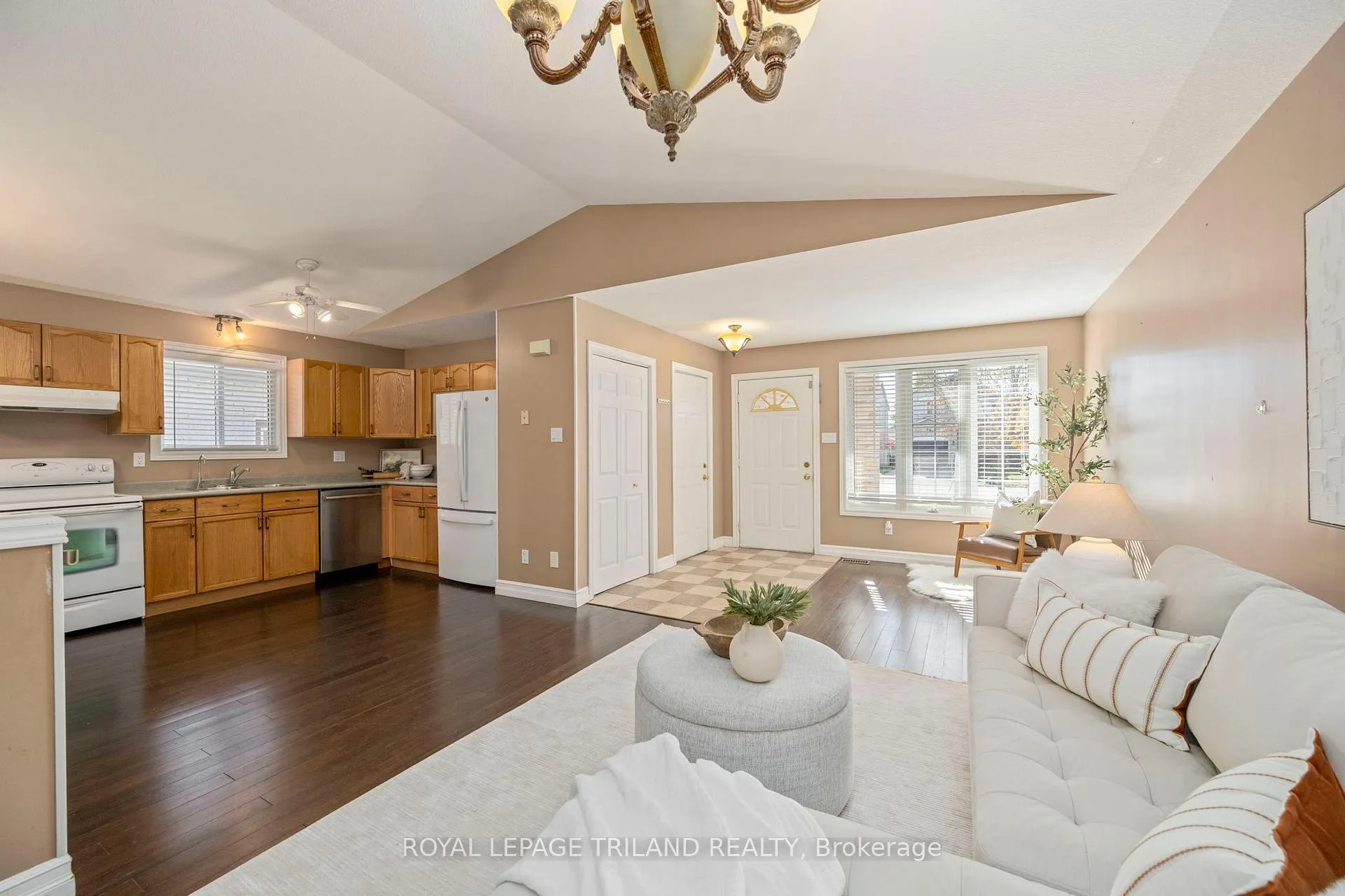 Photo 7 of 57 Axford Parkway, St. Thomas — HOMEH
