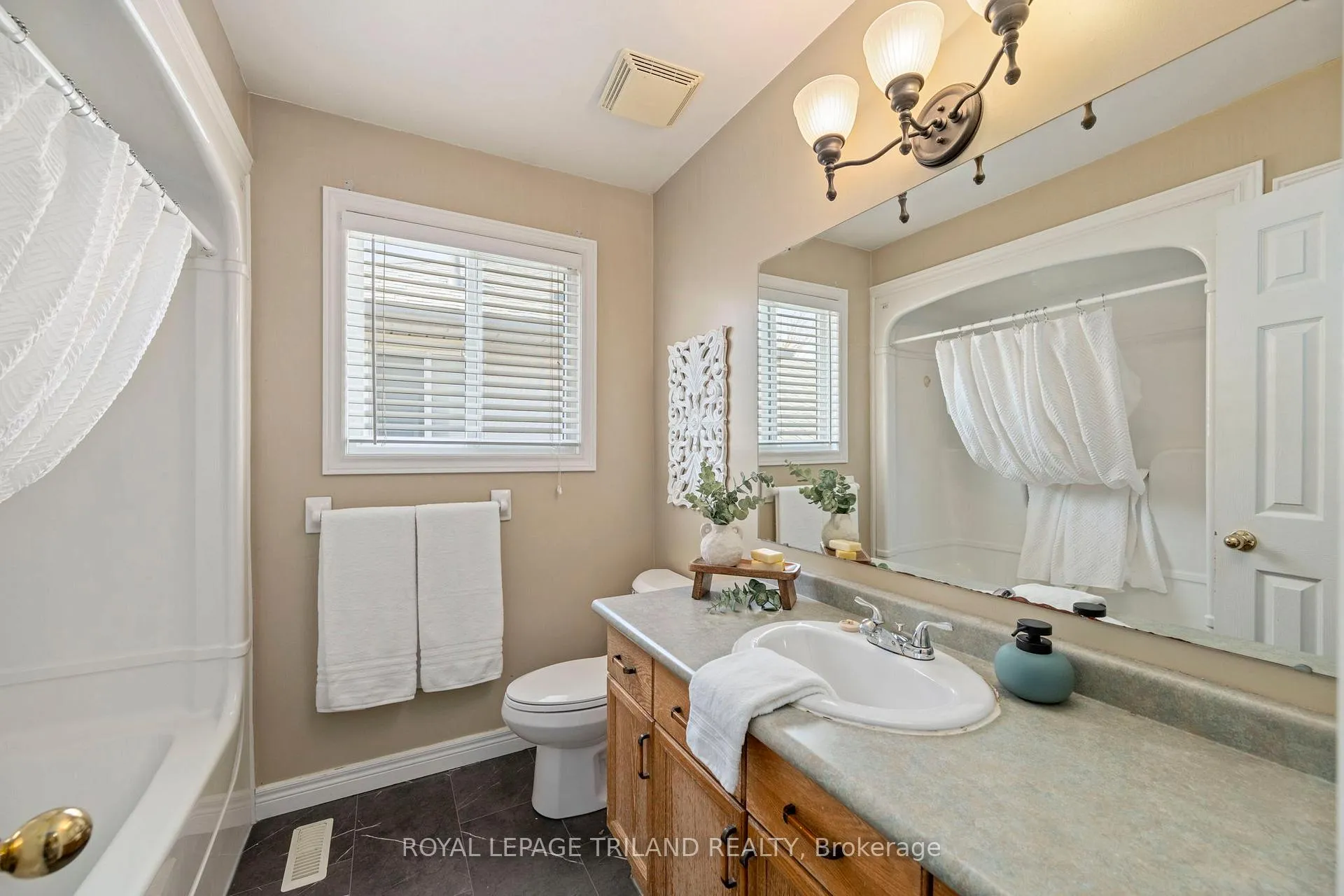 Photo 14 of 57 Axford Parkway, St. Thomas — HOMEH