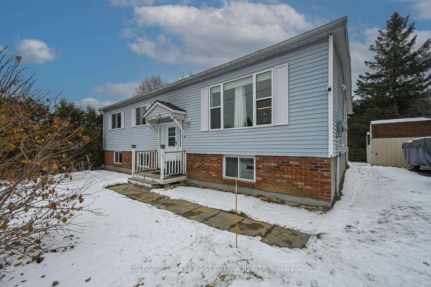 Photo 3 of 40 Fringewood Drive E, Ottawa, Fringewood — HOMEH