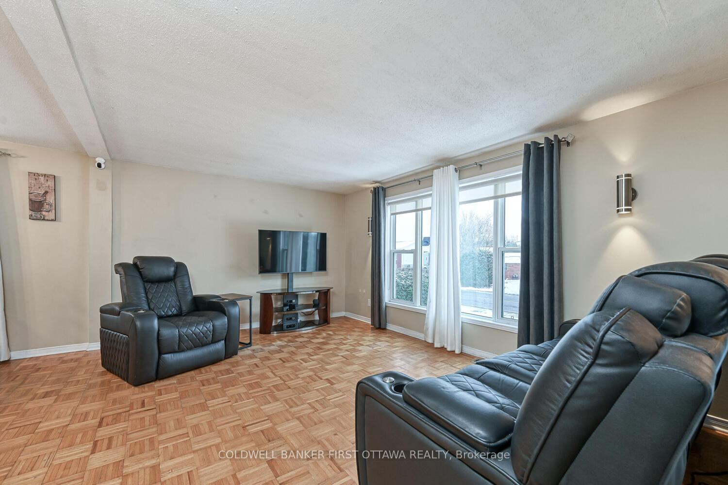 Photo 5 of 40 Fringewood Drive E, Ottawa, Fringewood — HOMEH