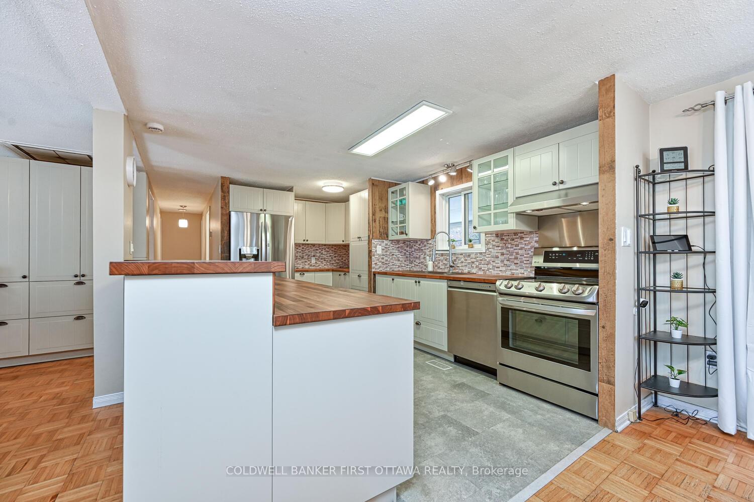 Photo 9 of 40 Fringewood Drive E, Ottawa, Fringewood — HOMEH