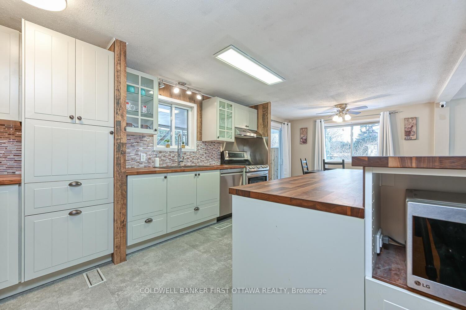 Photo 12 of 40 Fringewood Drive E, Ottawa, Fringewood — HOMEH