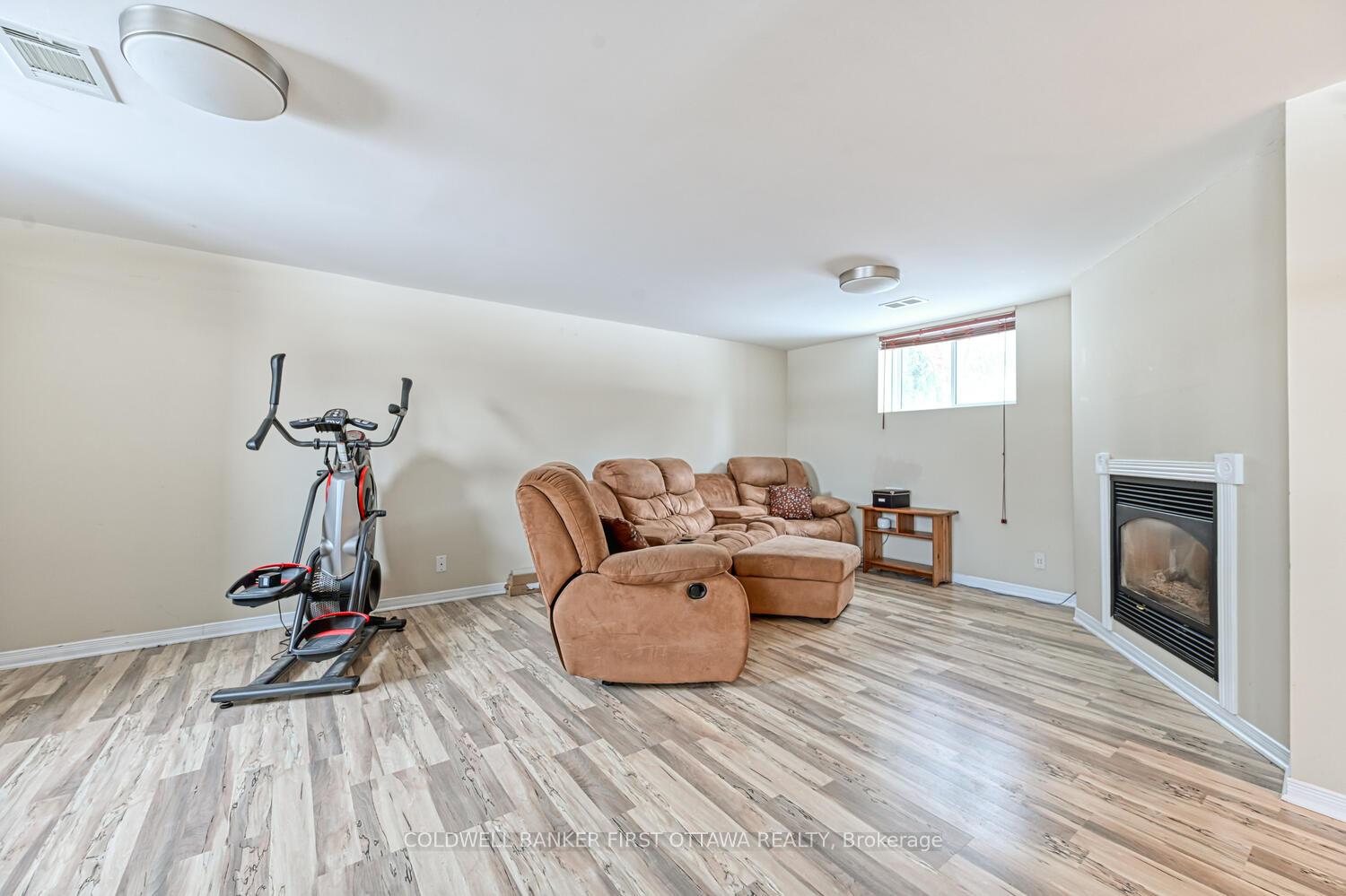 Photo 26 of 40 Fringewood Drive E, Ottawa, Fringewood — HOMEH