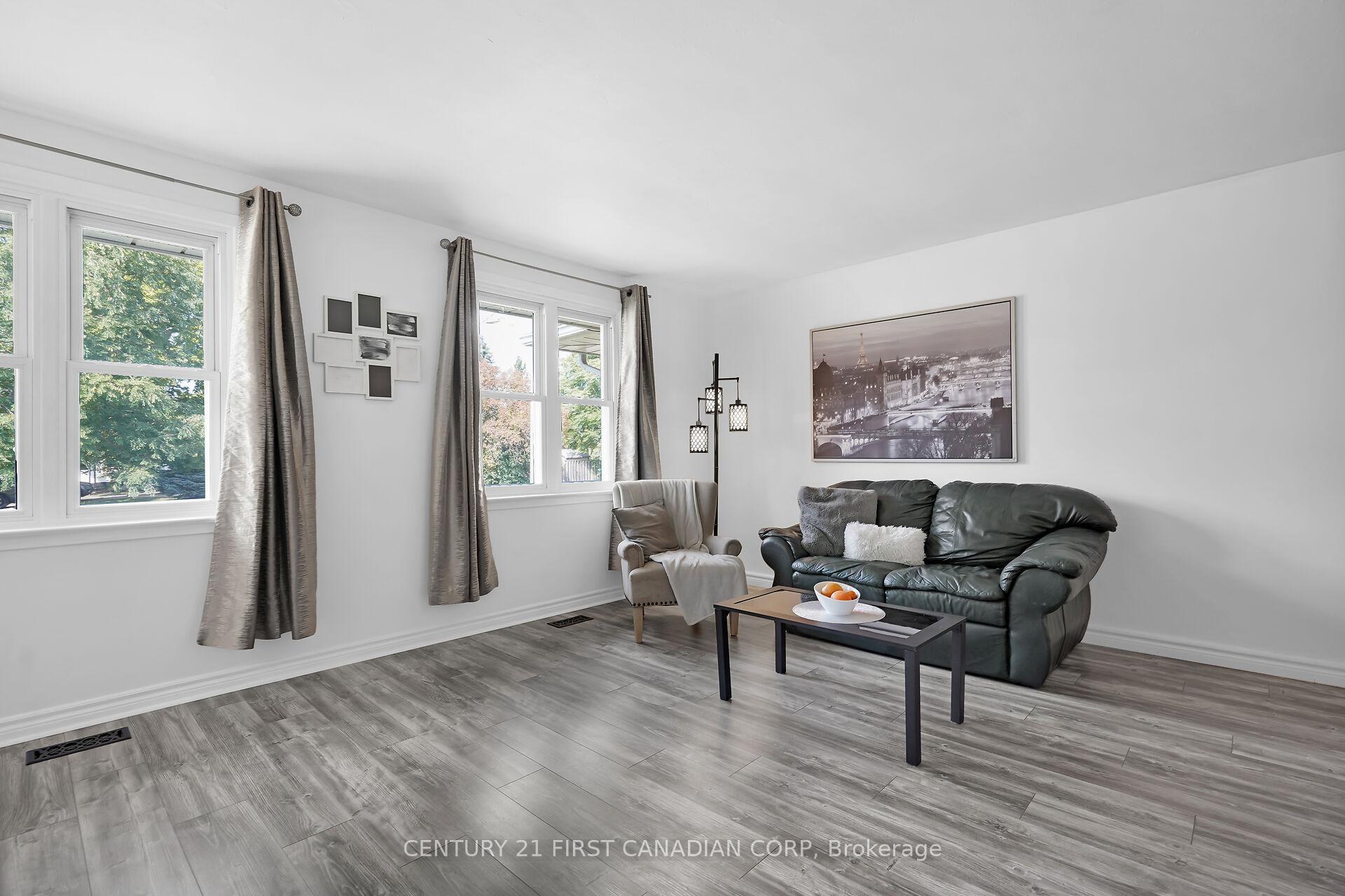 Photo 3 of 23 Gregory Place, St. Thomas — HOMEH