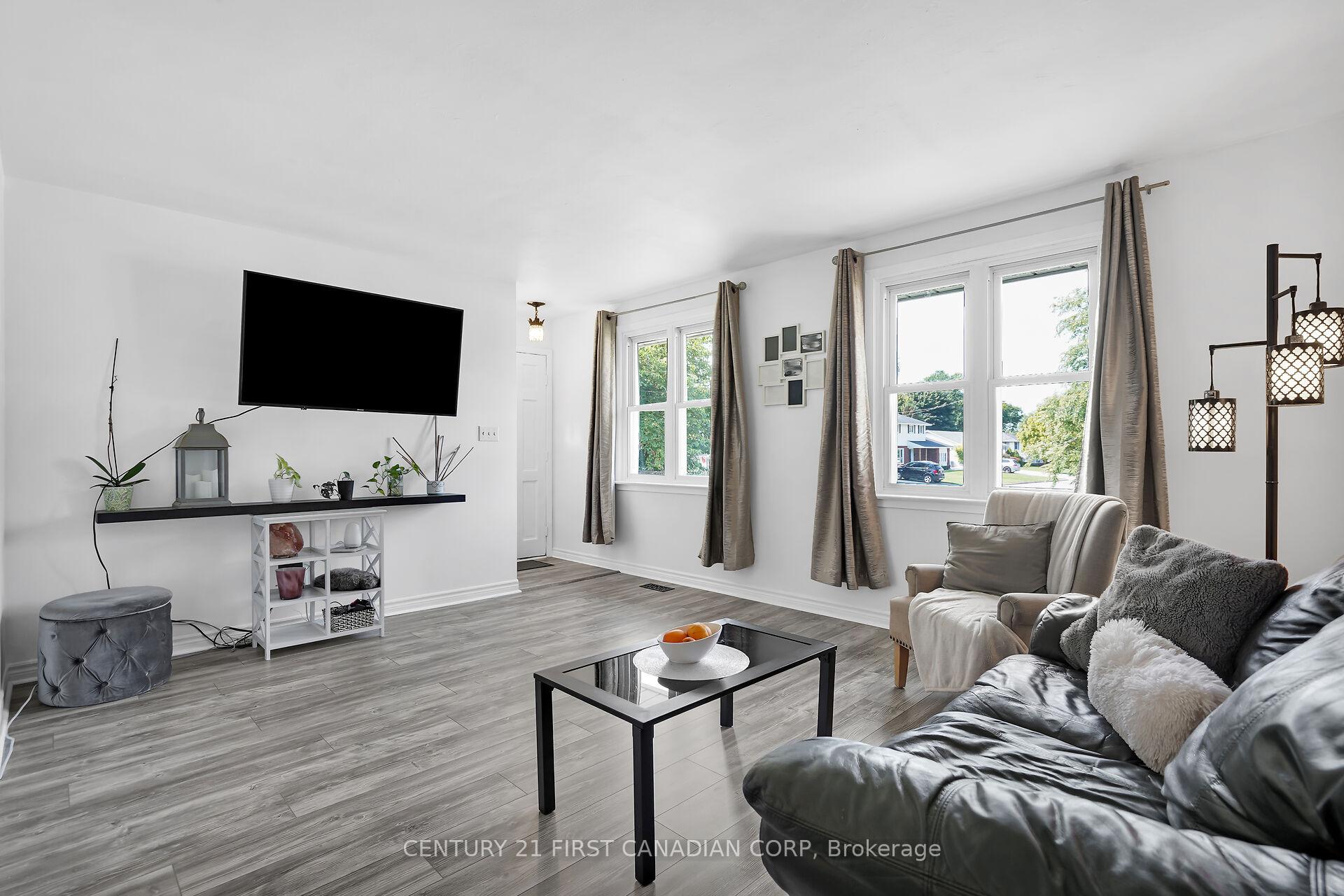 Photo 4 of 23 Gregory Place, St. Thomas — HOMEH