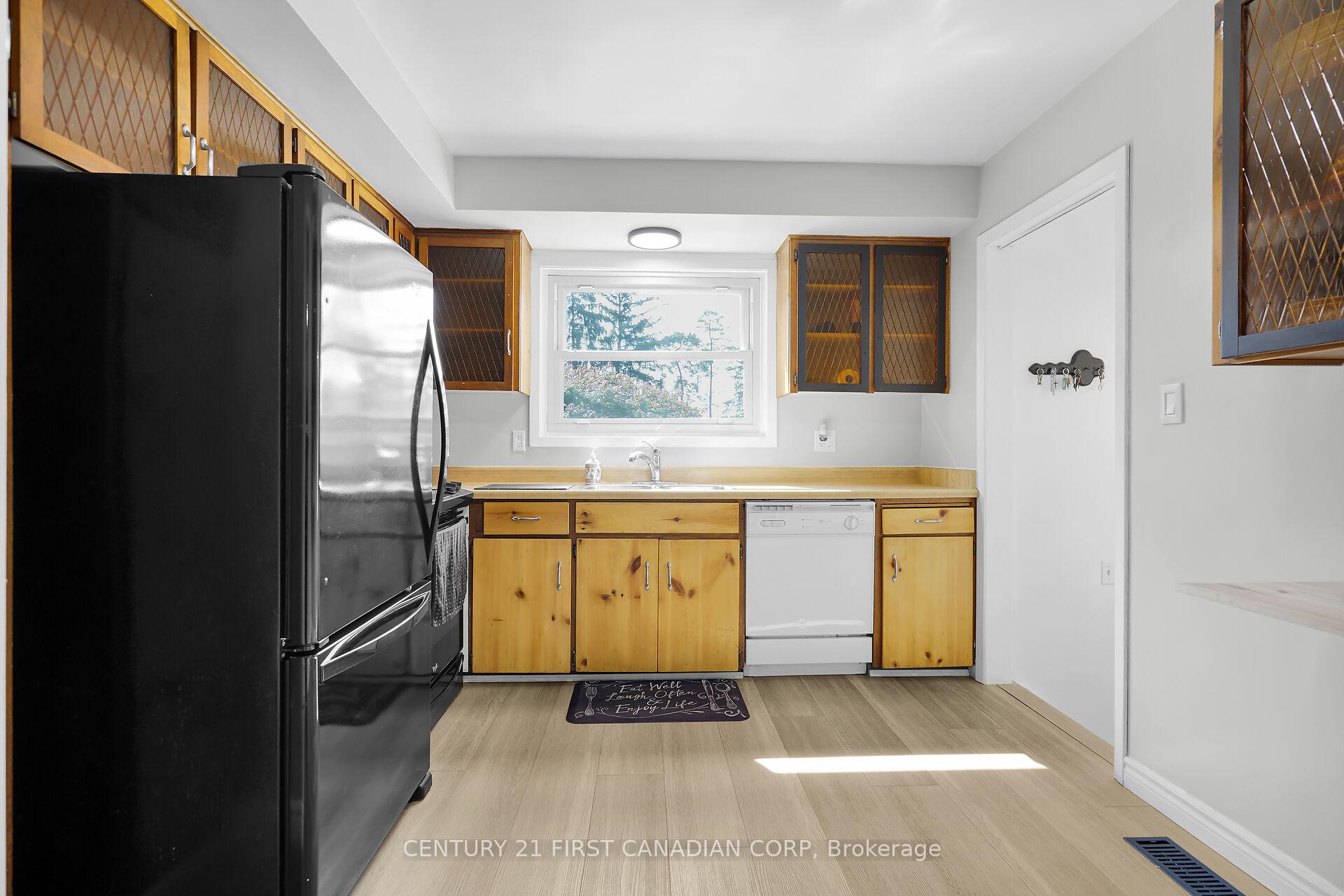 Photo 8 of 23 Gregory Place, St. Thomas — HOMEH