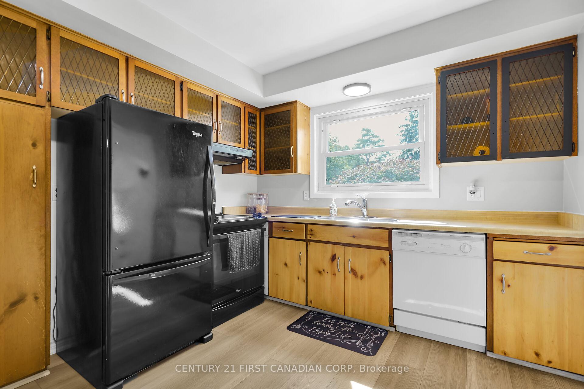 Photo 9 of 23 Gregory Place, St. Thomas — HOMEH