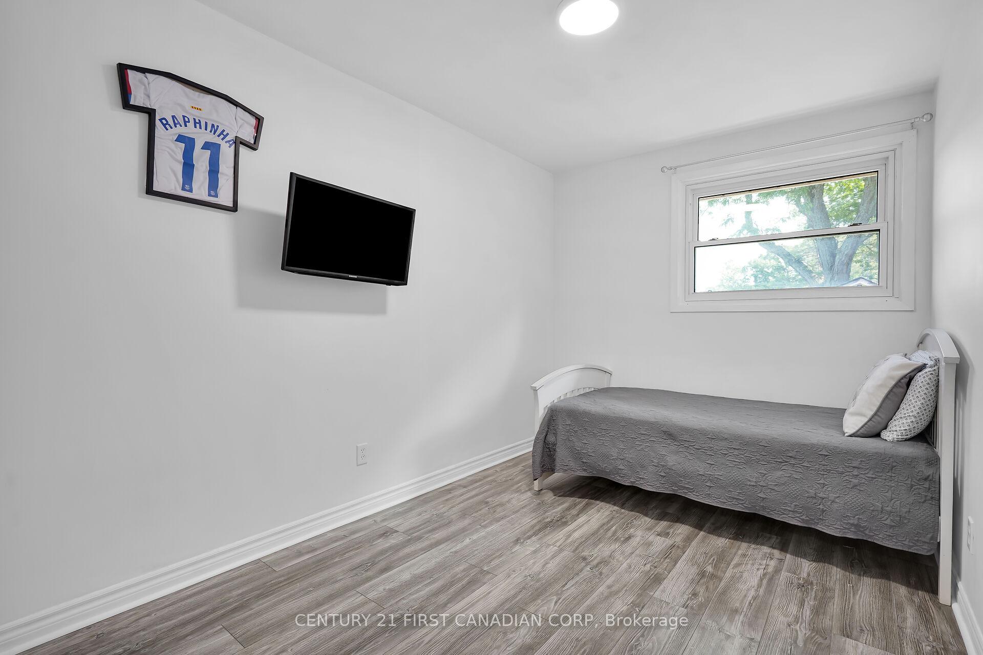 Photo 14 of 23 Gregory Place, St. Thomas — HOMEH