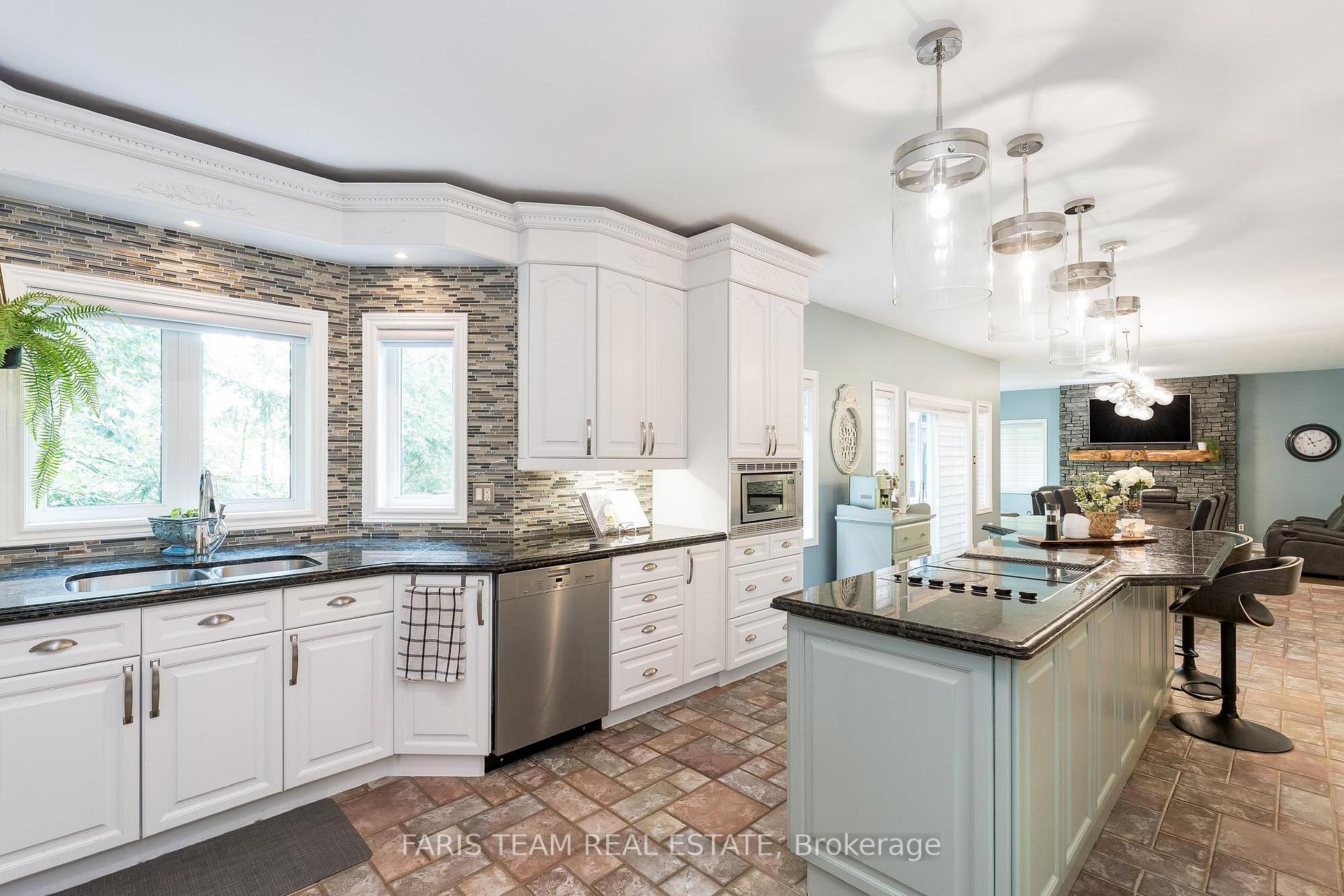 Photo 9 of 64 Alana Drive, Springwater, Centre Vespra — HOMEH