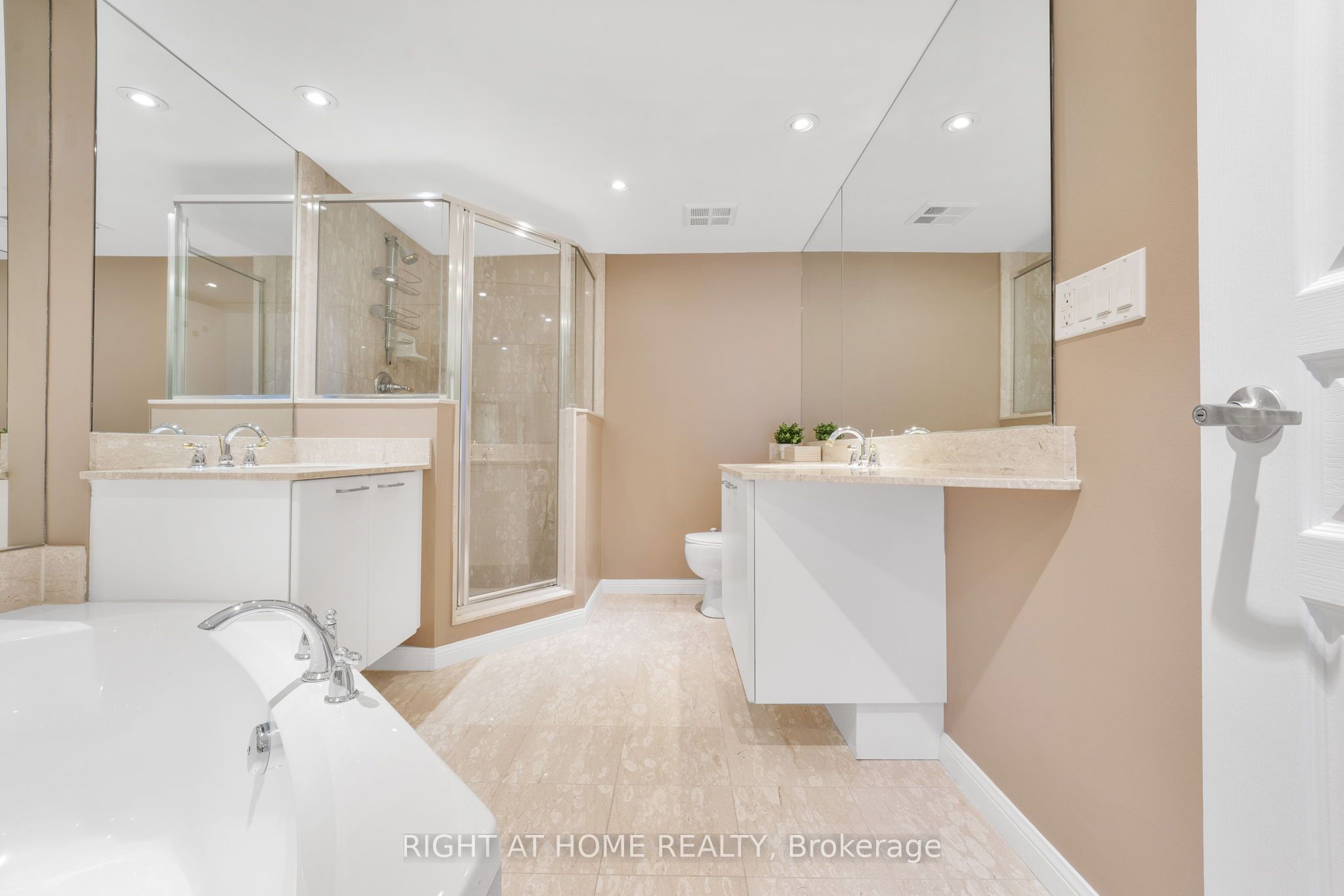 Photo 59 of Unit 1415, 140 Simcoe Street, Toronto, Waterfront Communities — HOMEH