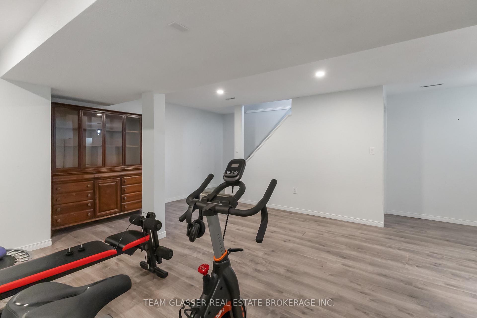 Photo 3 of 17 Carrie Crescent, St. Thomas — HOMEH