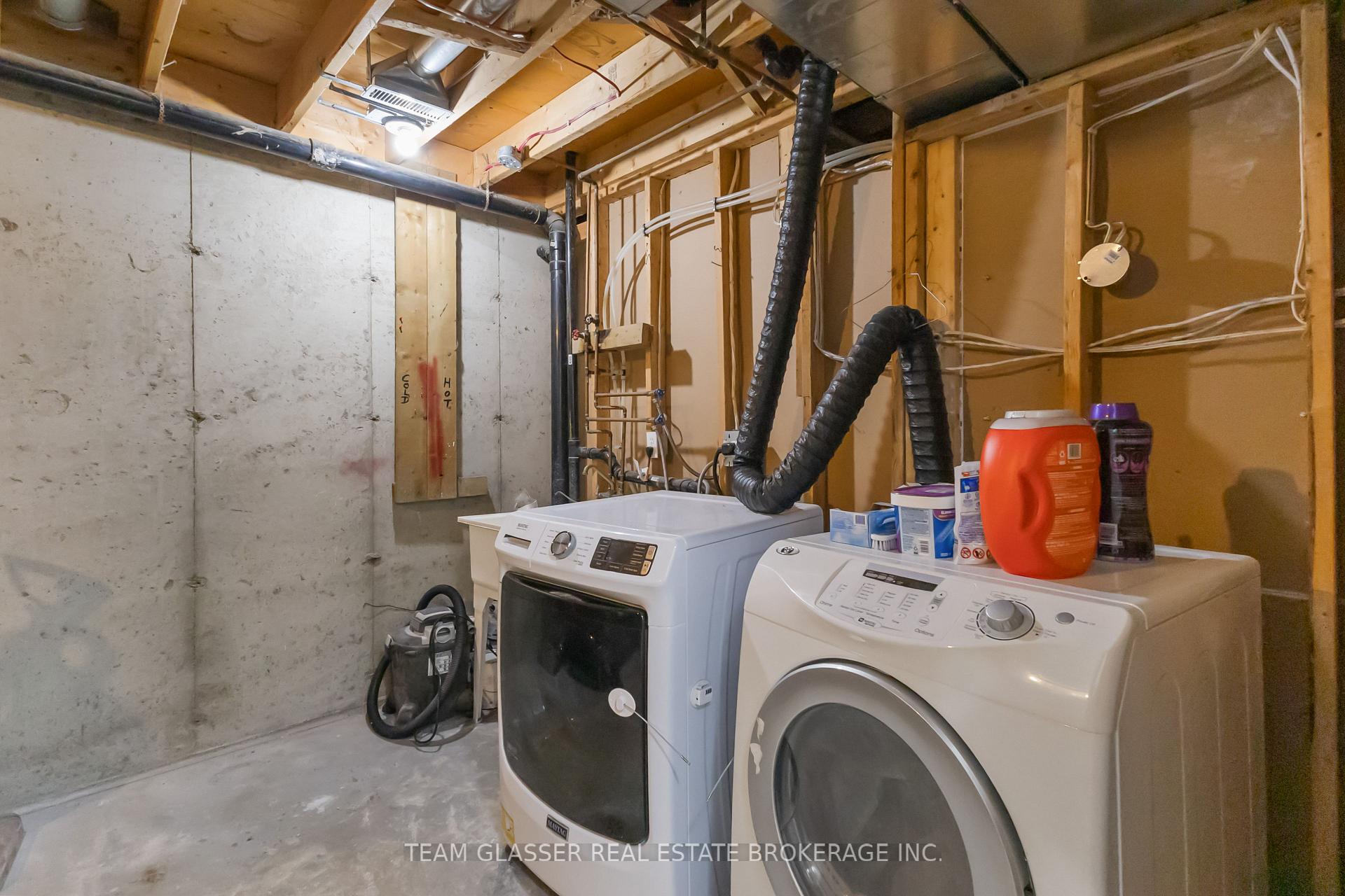Photo 7 of 17 Carrie Crescent, St. Thomas — HOMEH