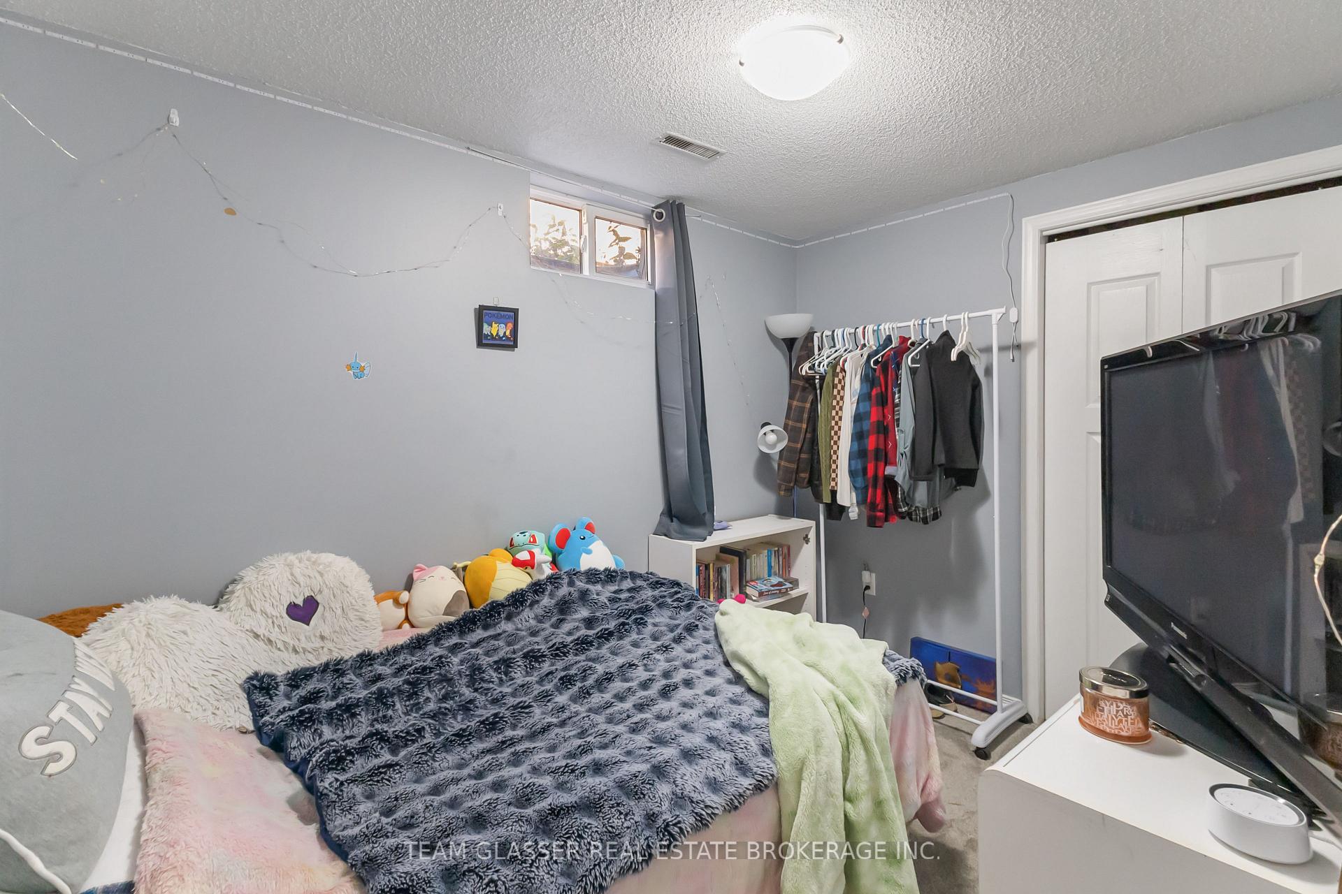 Photo 8 of 17 Carrie Crescent, St. Thomas — HOMEH