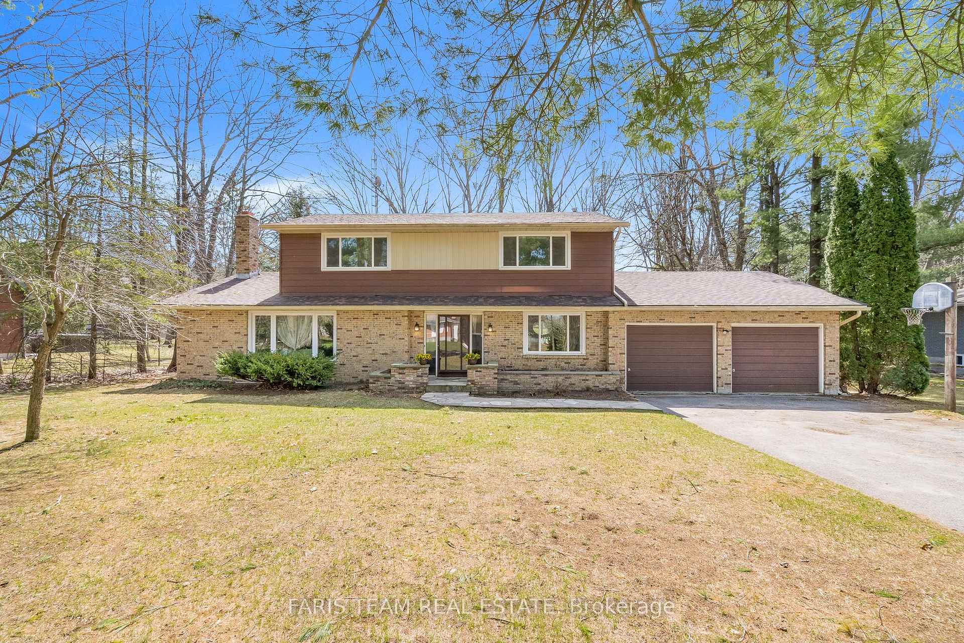 Photo 2 of 15 Lawrence Avenue, Springwater, Anten Mills — HOMEH