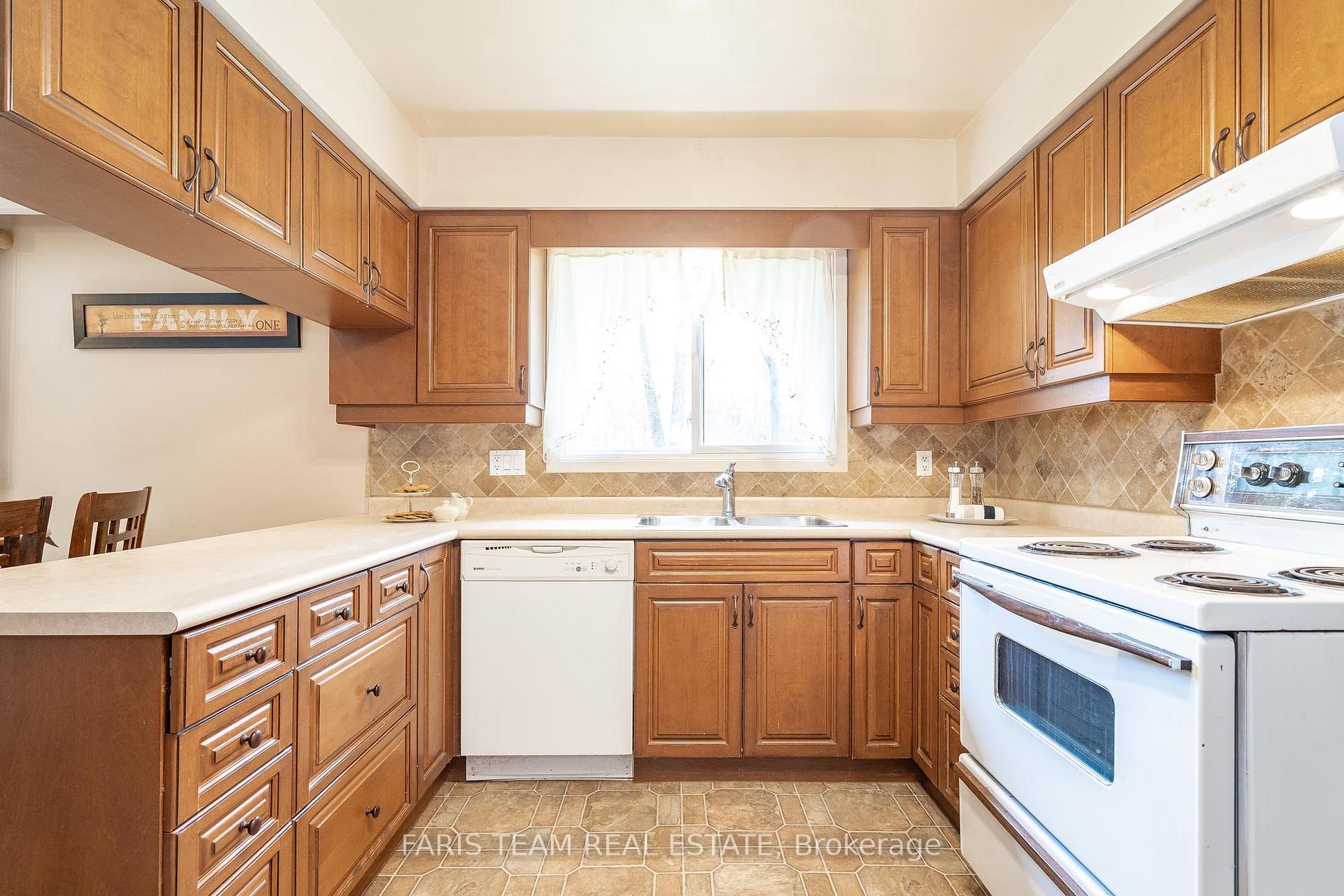 Photo 4 of 15 Lawrence Avenue, Springwater, Anten Mills — HOMEH